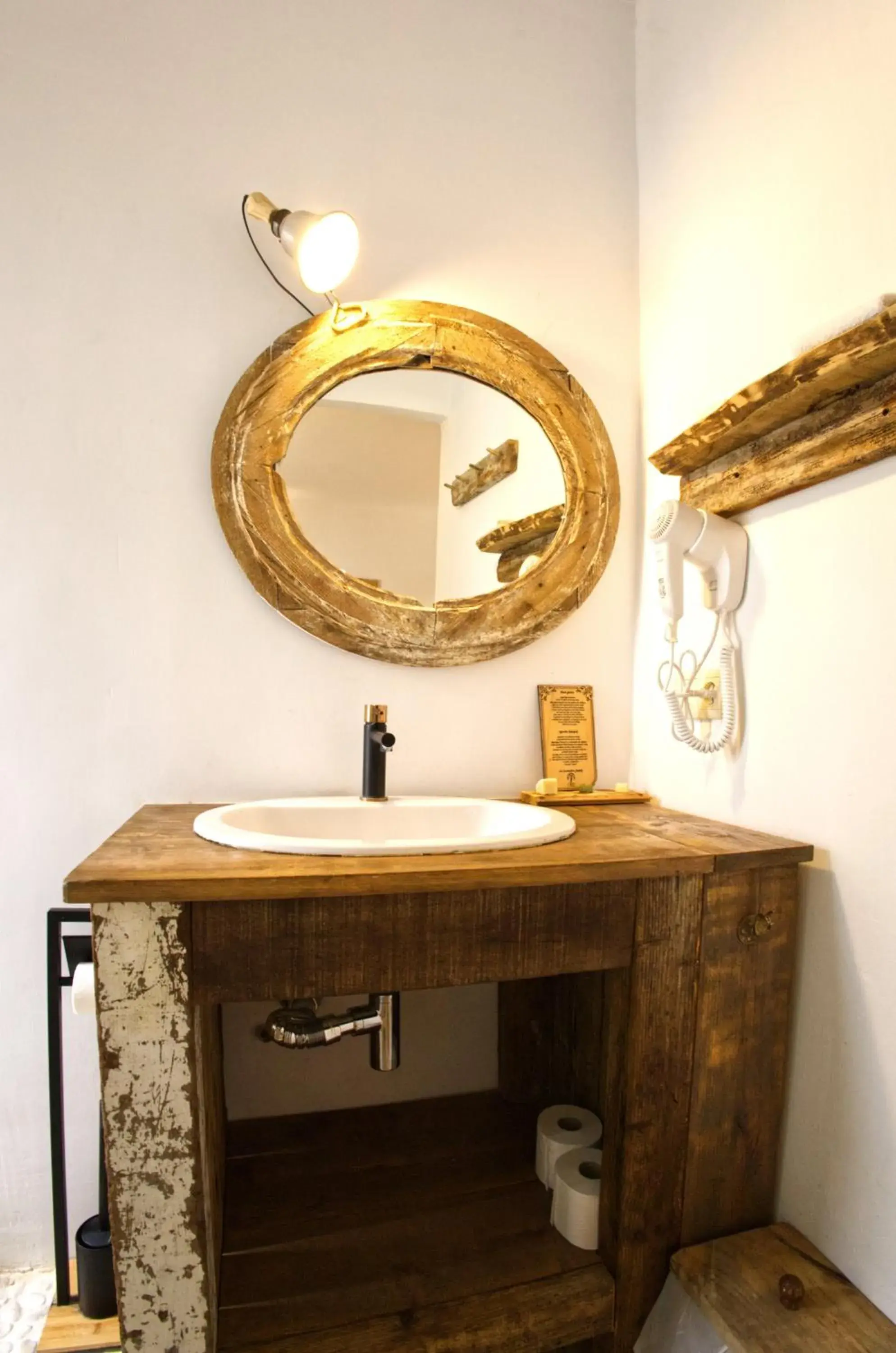 Bathroom in Boutique Hostal La Curandera de Salinas Bathroom in Boutique Hostal La Curandera de Salinas