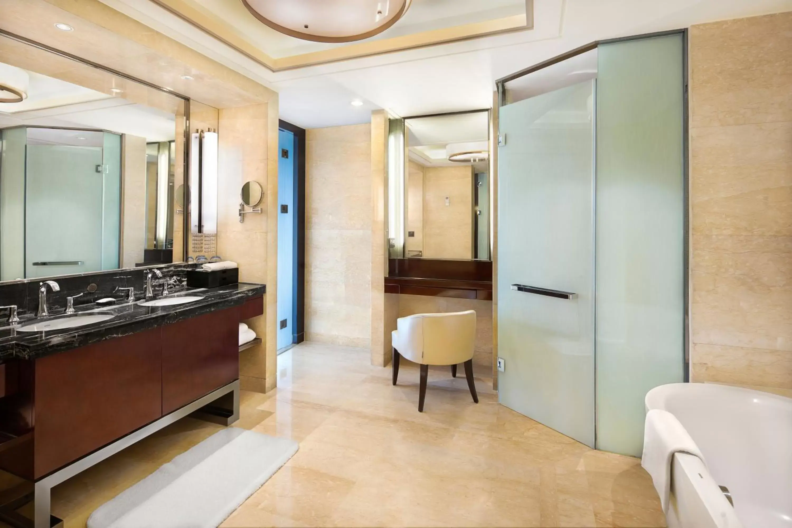 Bathroom in Crowne Plaza Chengdu Panda Garden, an IHG Hotel