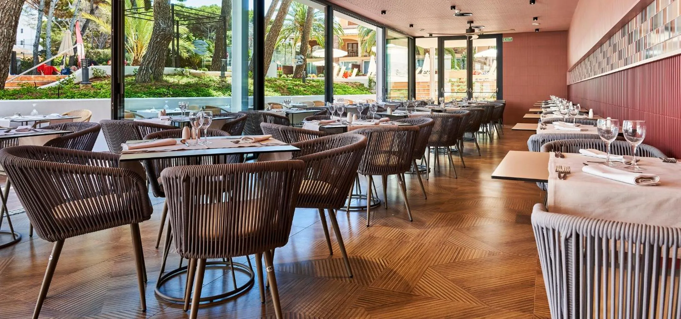 Restaurant/places to eat in Hotel & Spa S'Entrador Playa