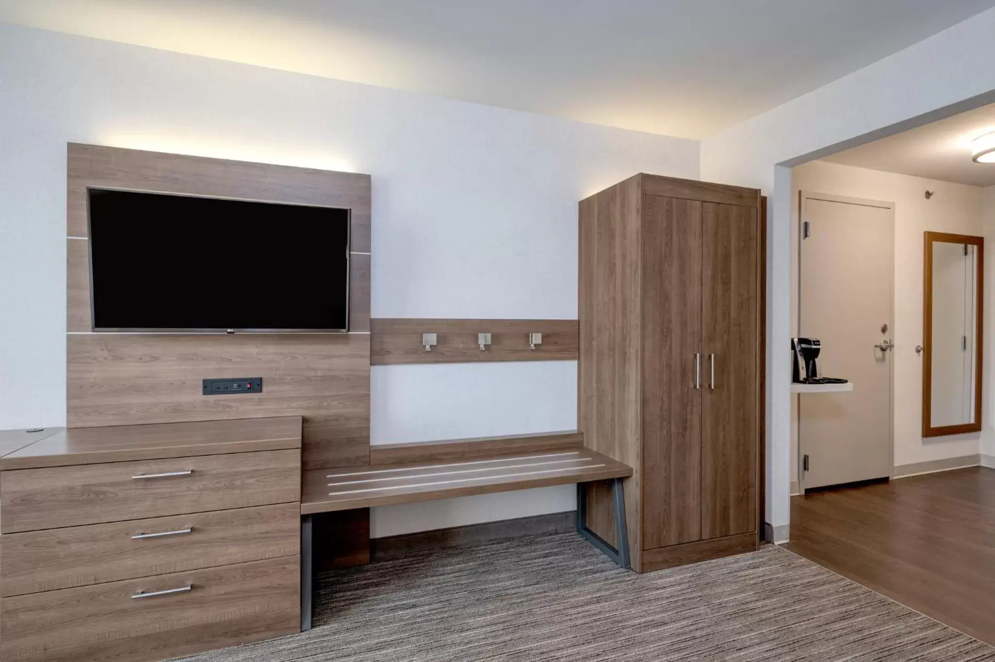 Photo of the whole room in Holiday Inn Express Radcliff Fort Knox by IHG Photo of the whole room in Holiday Inn Express Radcliff Fort Knox by IHG