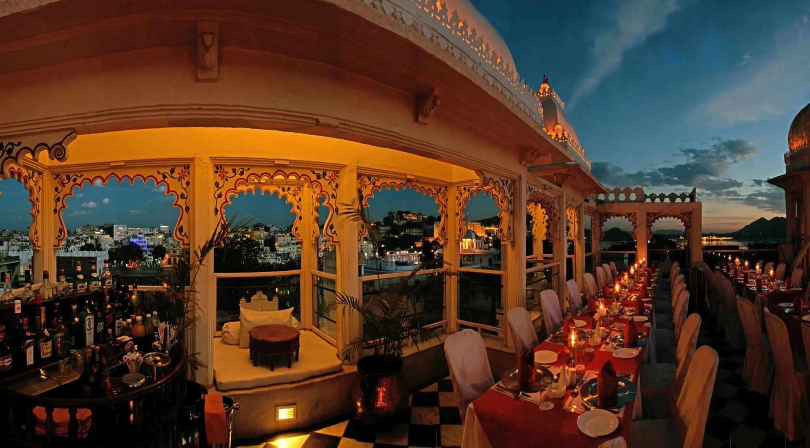 Restaurant/places to eat in Hotel Udai Kothi