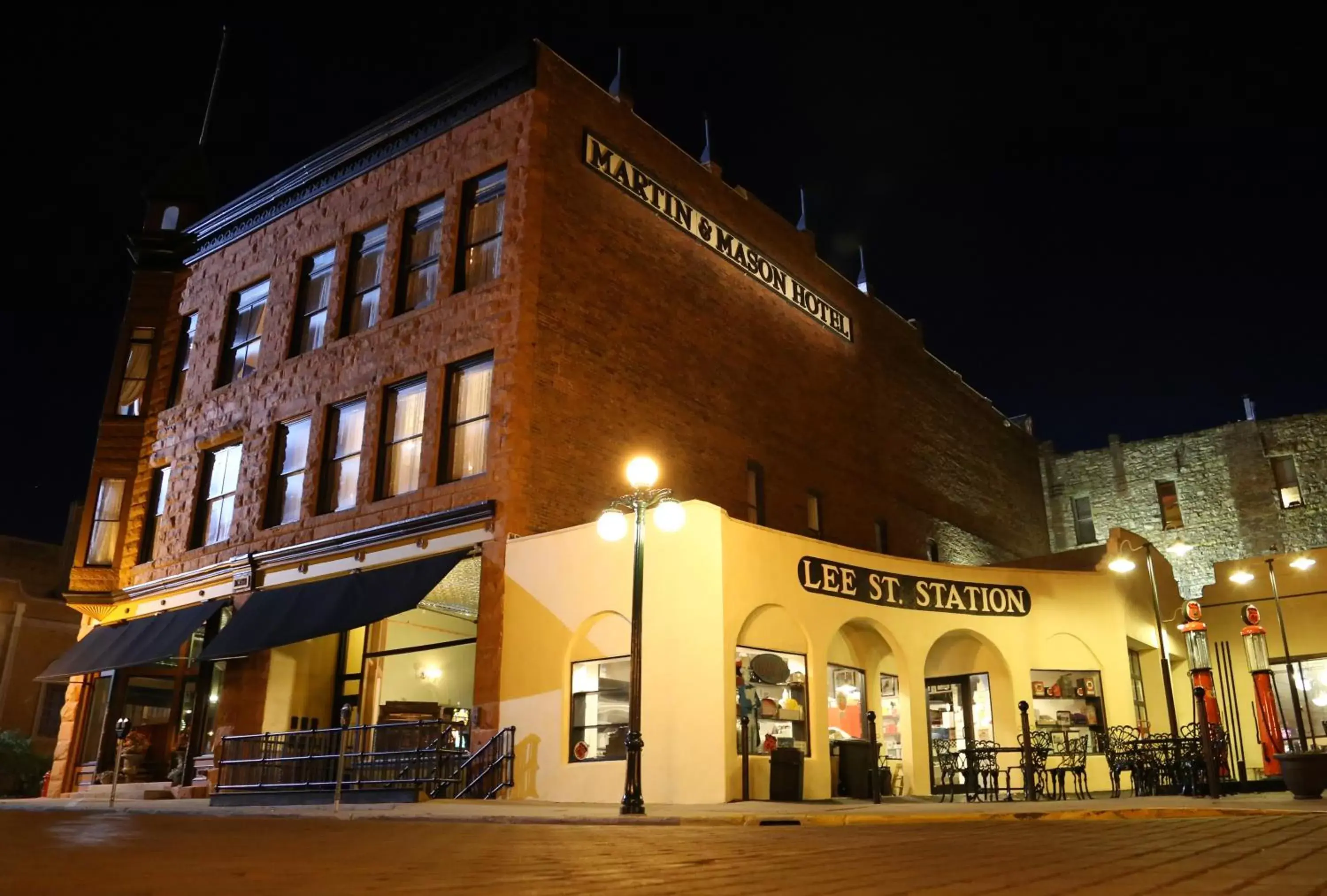 Facade/entrance, Property Building in Martin & Mason Hotel