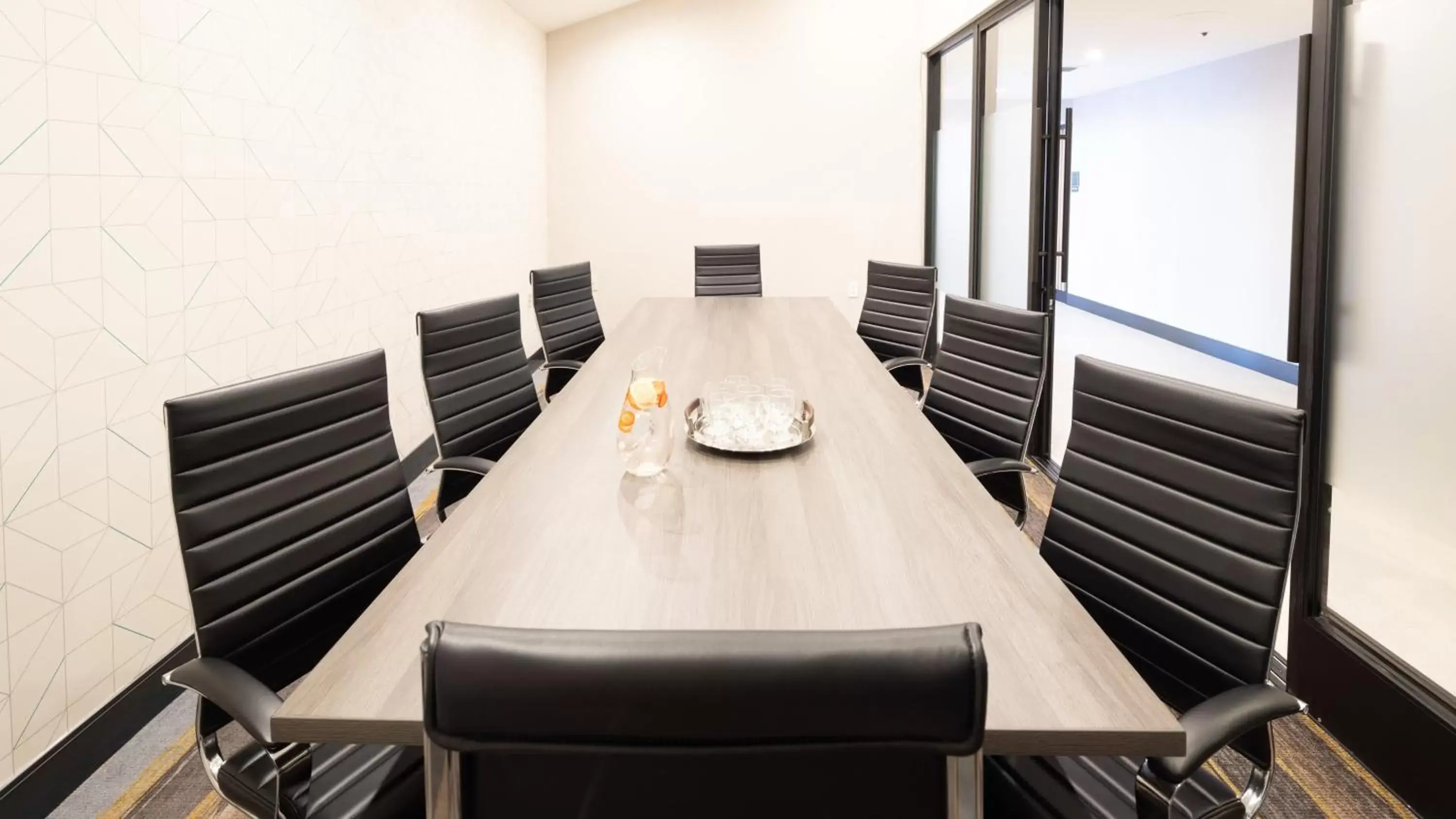 Meeting/conference room in Holiday Inn Santa Ana-Orange County Airport, an IHG Hotel