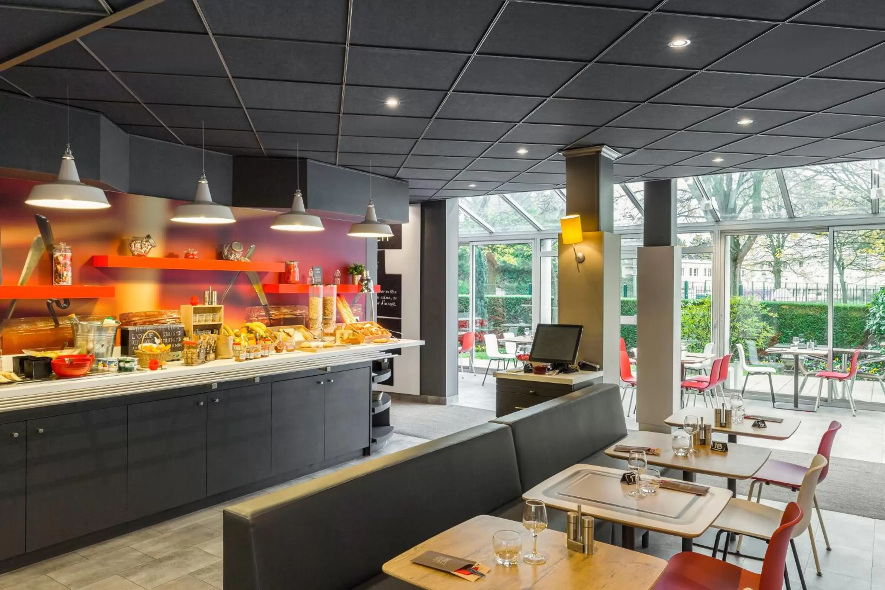 Food and drinks, Restaurant/Places to Eat in ibis Paris Meudon Velizy
