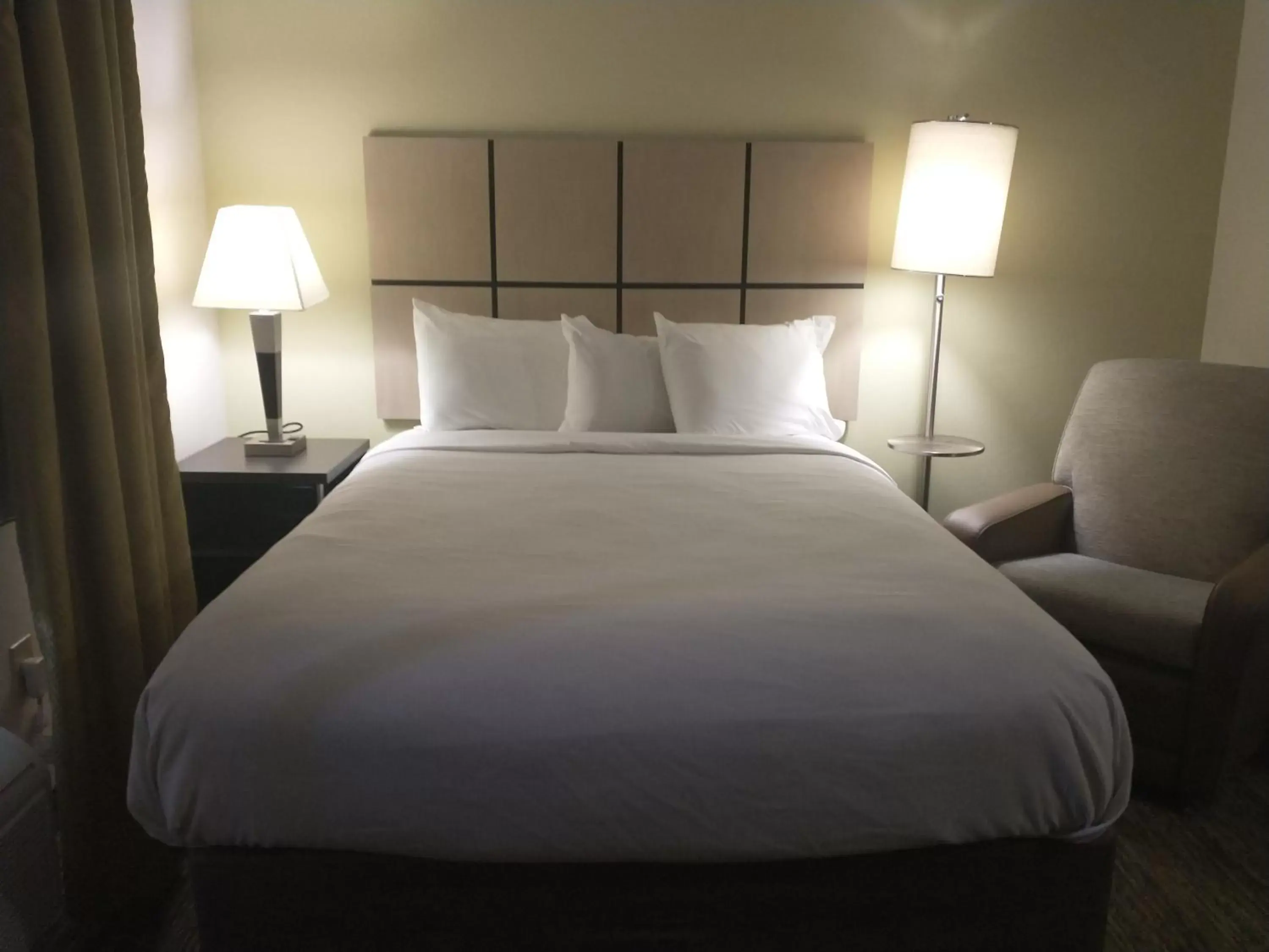 Bed in MainStay Suites Denham Springs - Baton Rouge East