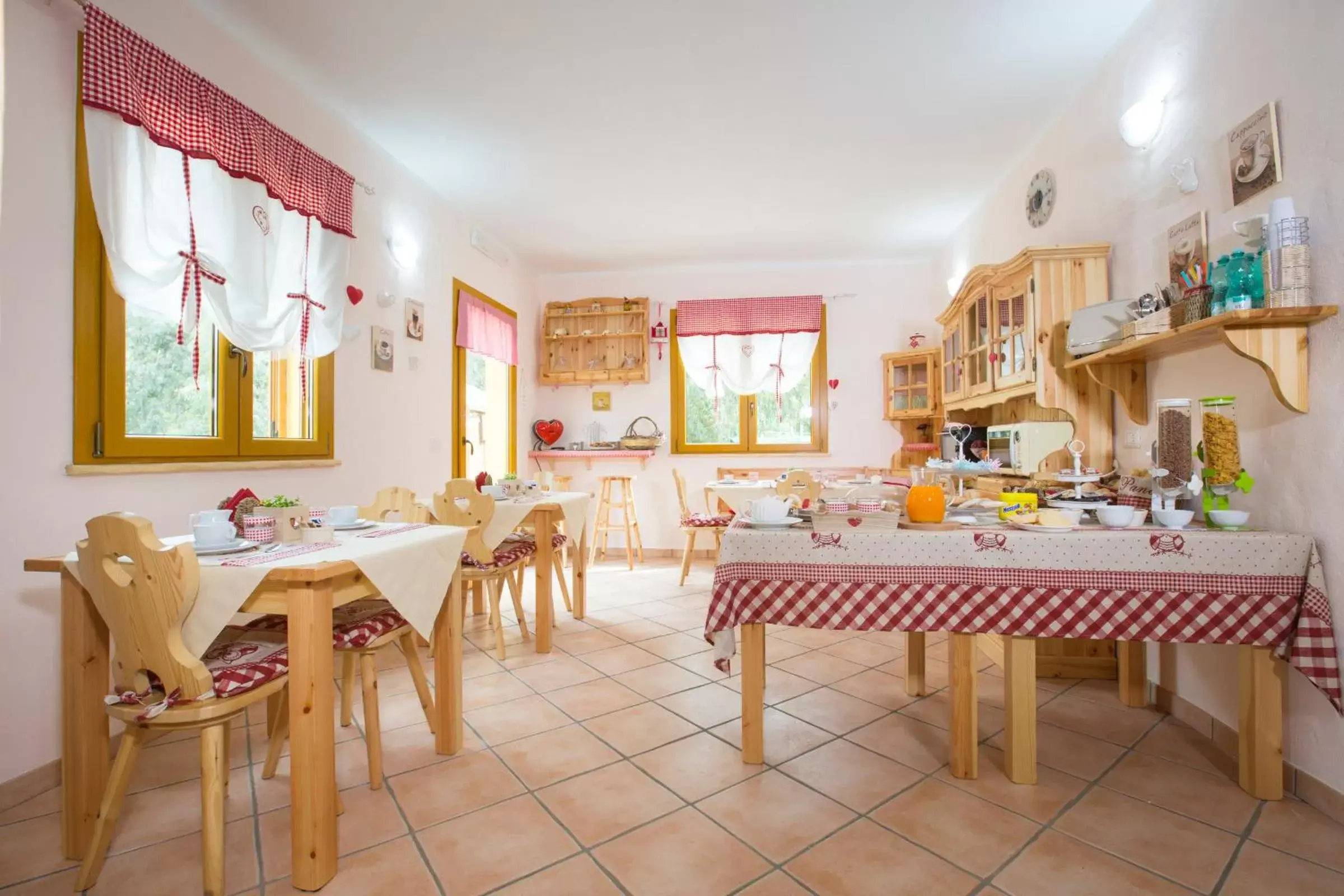 Restaurant/Places to Eat in B&B La Baita Del Sud