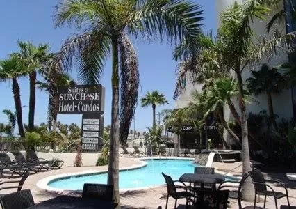 Swimming pool in Sunchase Inn & Suites