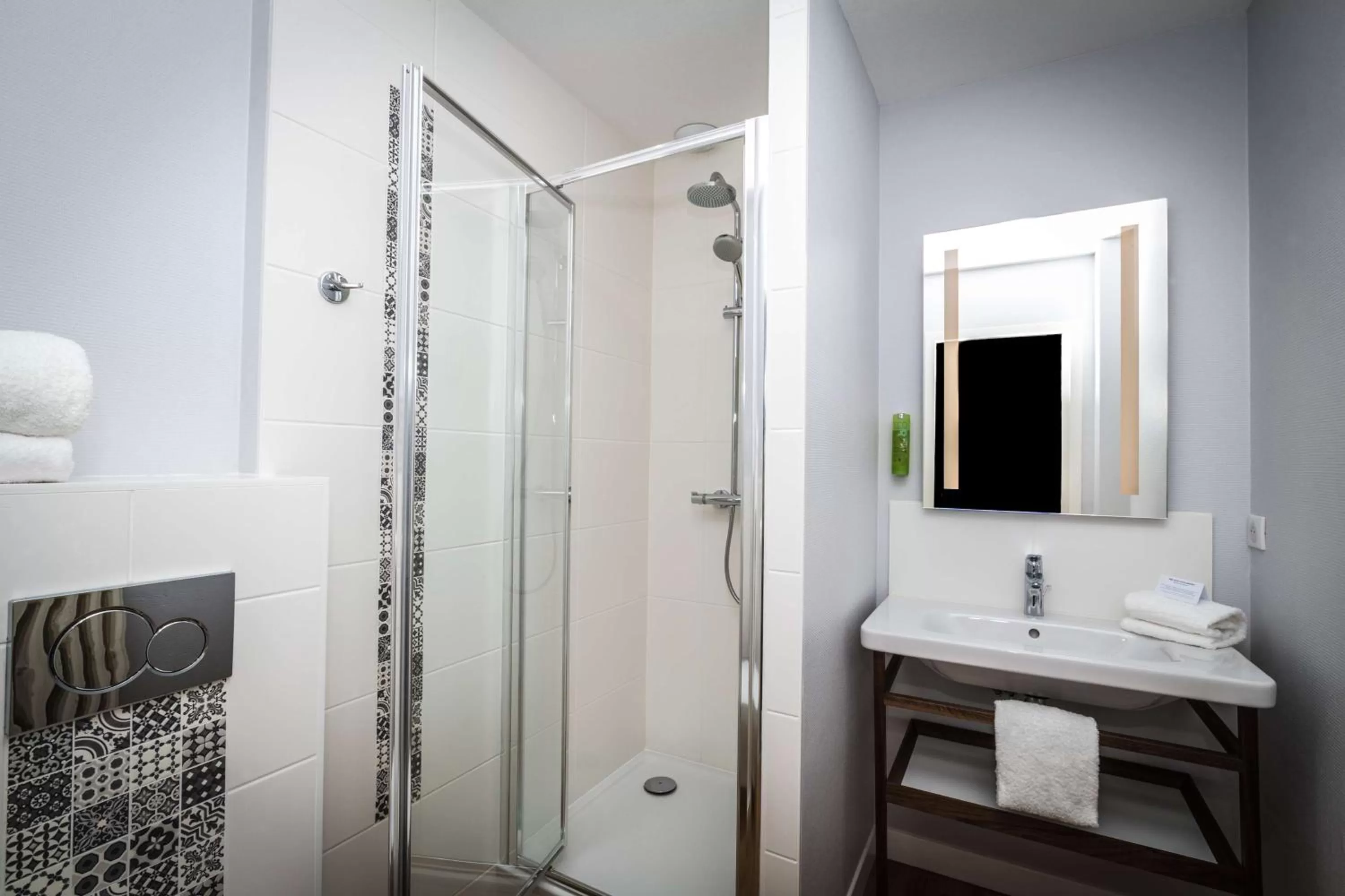 Bathroom in Best Western Hôtel de France