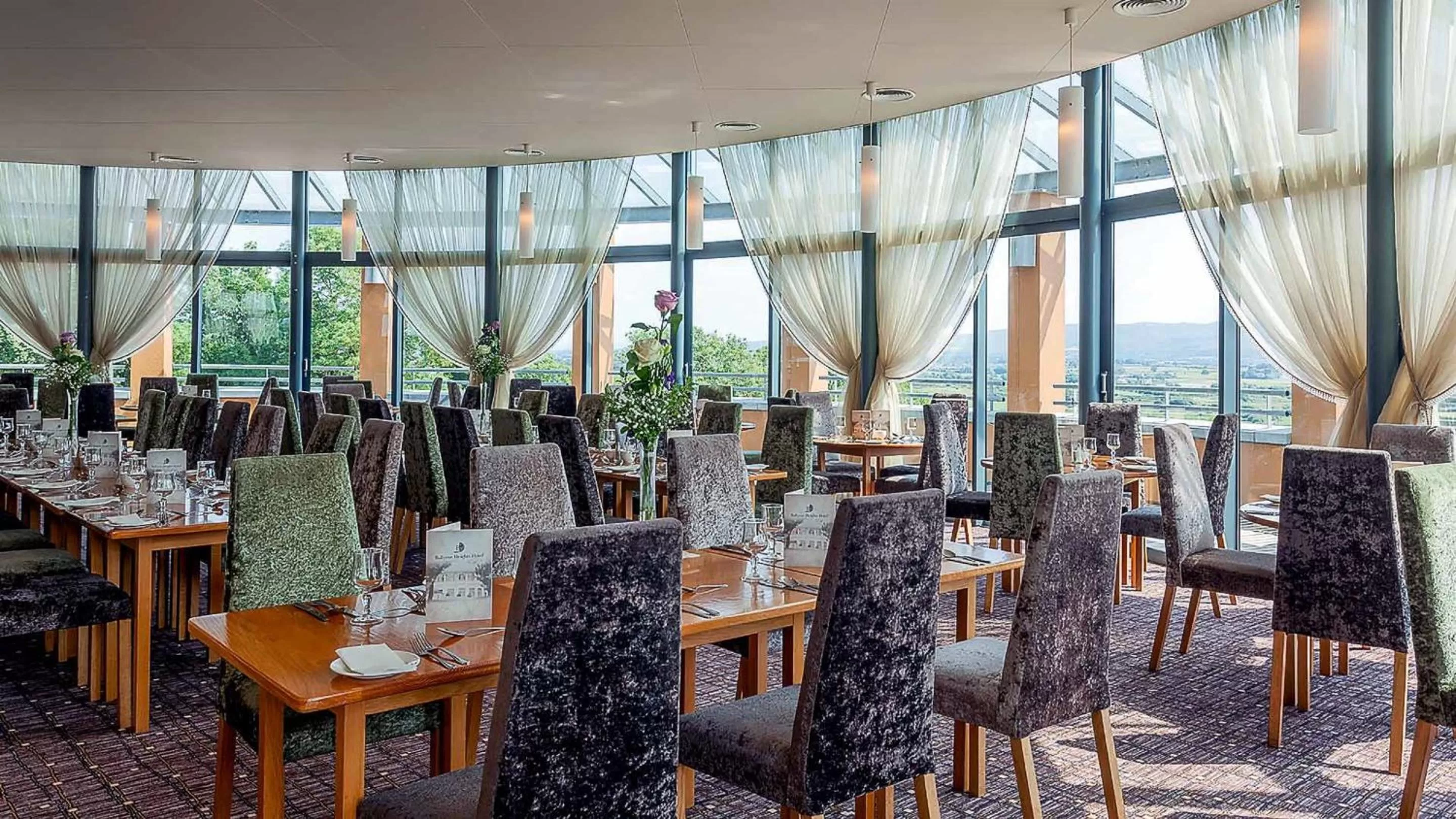 Restaurant/places to eat in Ballyroe Heights Hotel