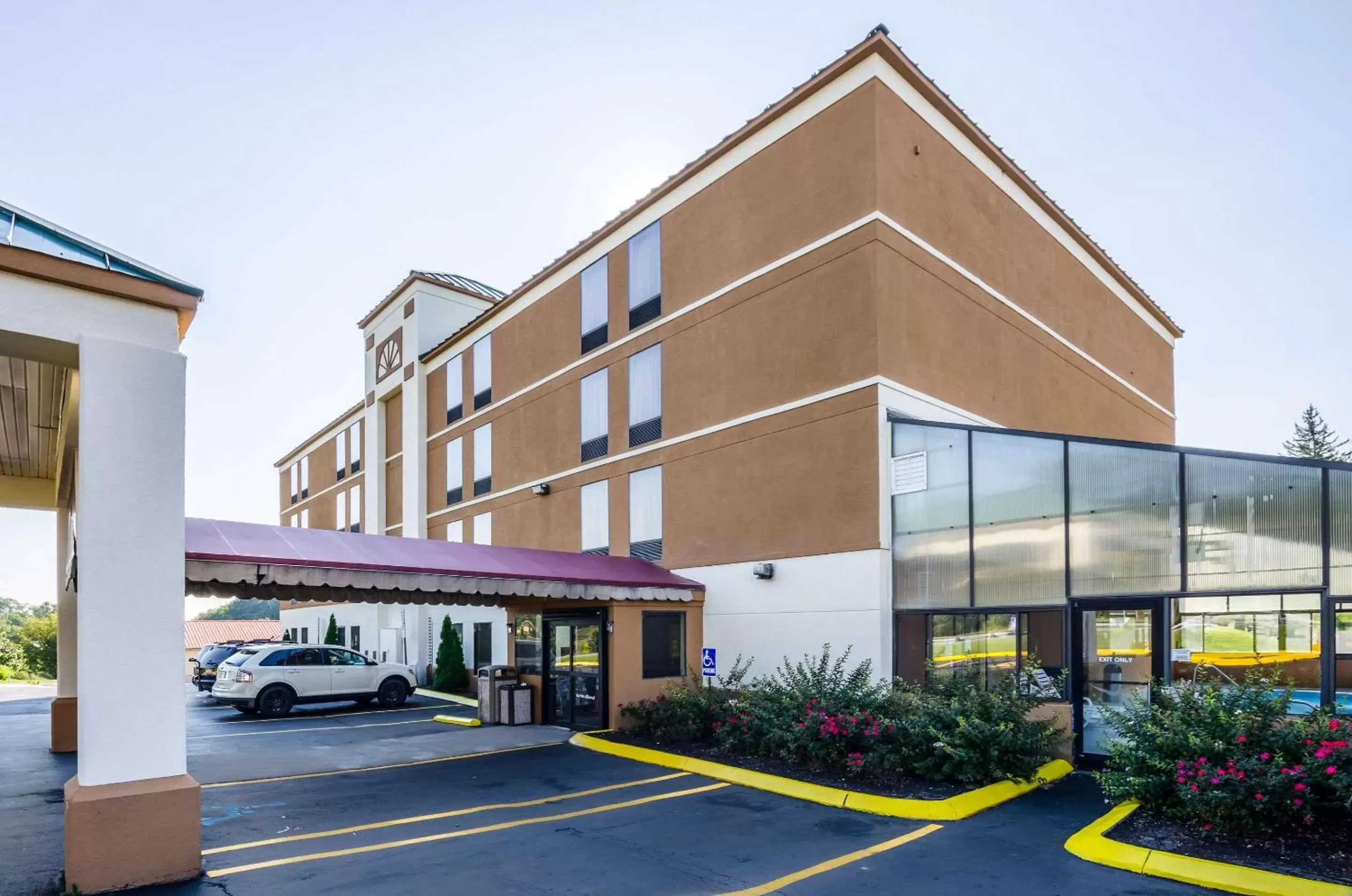 Property Building in Quality Inn & Suites Wytheville