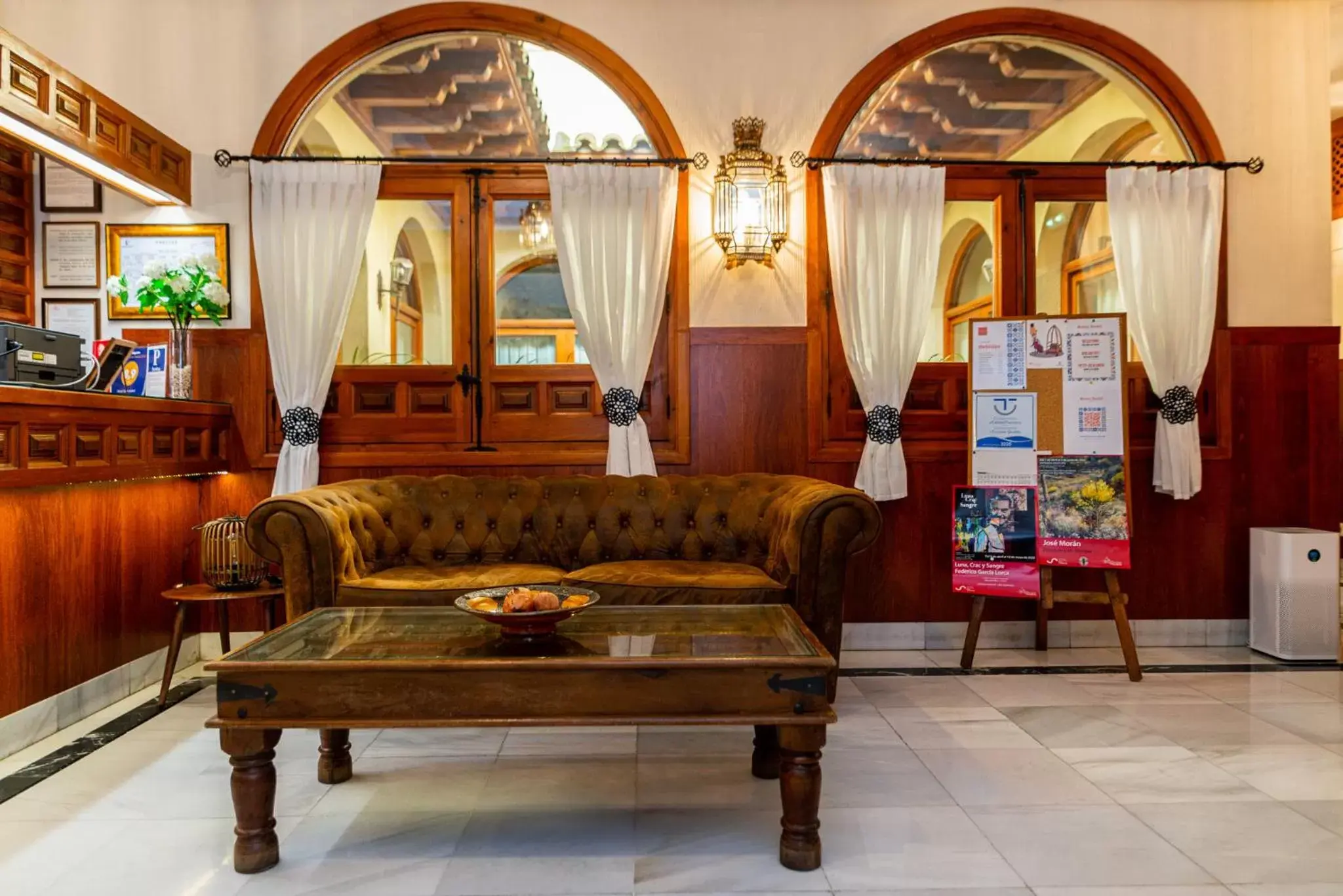 Facade/entrance, Seating Area in Hotel Santa Isabel