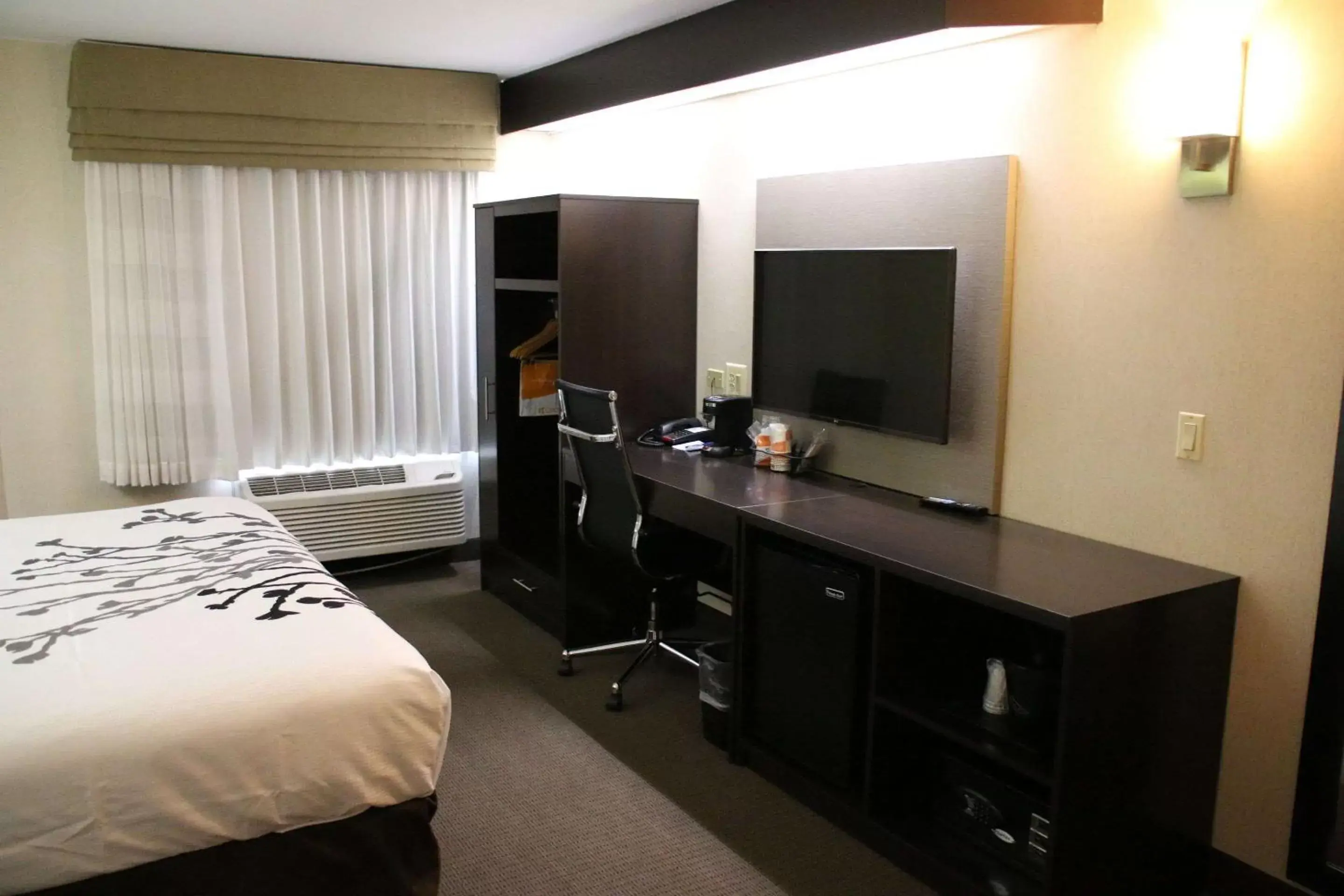 Photo of the whole room, TV/Entertainment Center in Sleep Inn near Great Lakes Naval Base