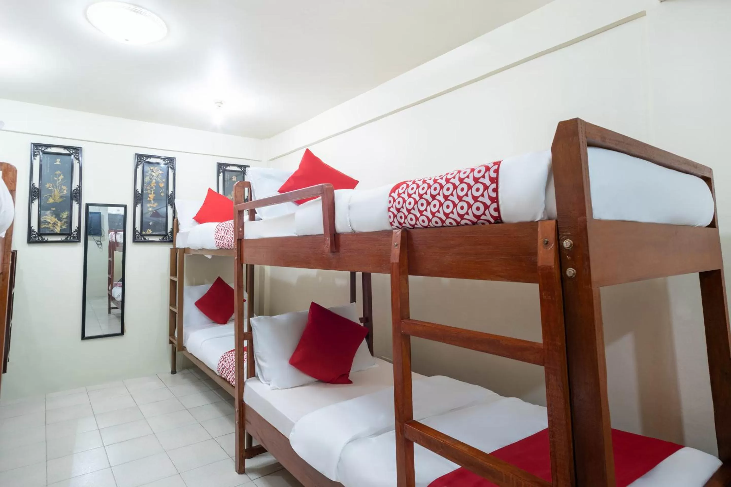 Bedroom, Bed in Conrado's Apartelle