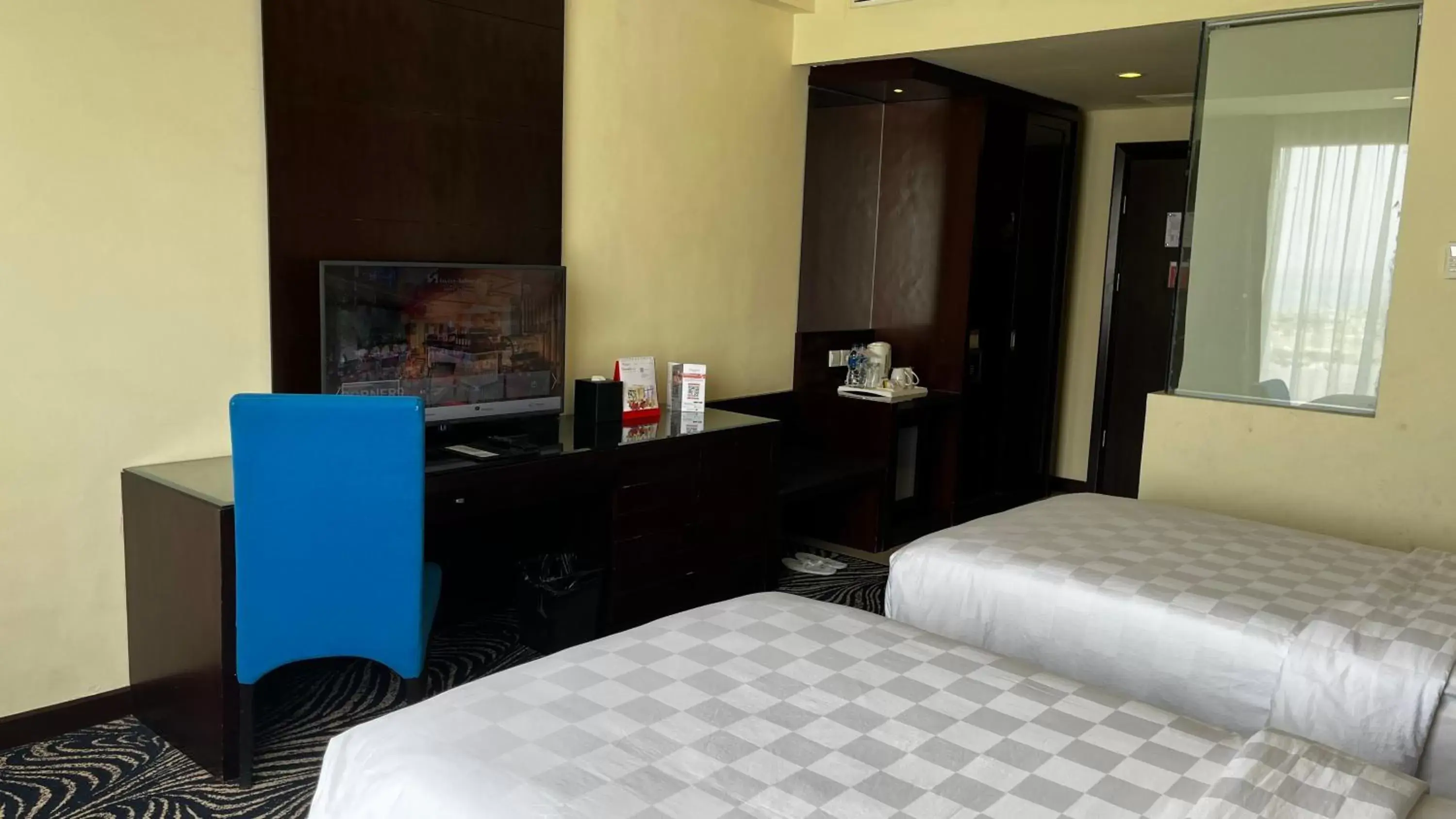 View (from property/room), Bed in Swiss-Belhotel Silae Palu