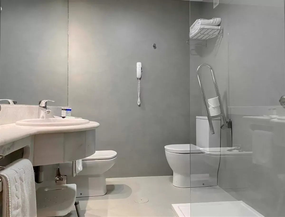 Toilet, Bathroom in Hotel Torremangana