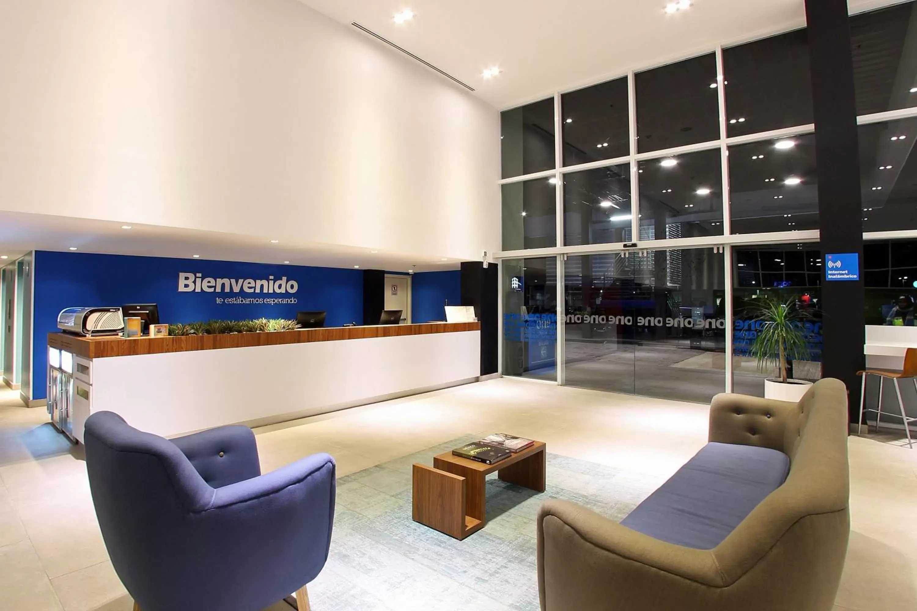 Lobby or reception in One Cuautitlan Lobby or reception in One Cuautitlan