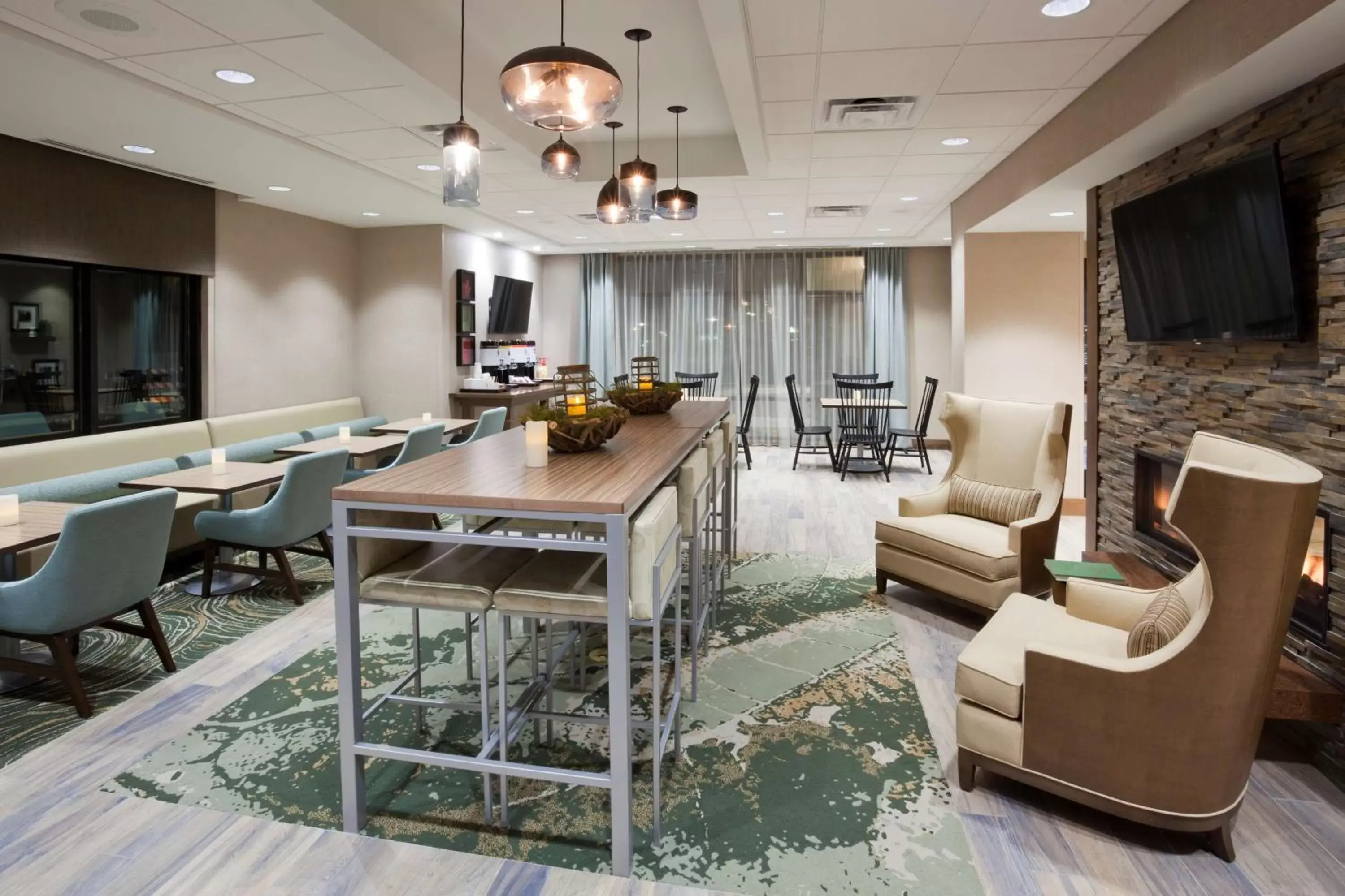 Dining area in Hampton Inn Spicer Green Lake, MN