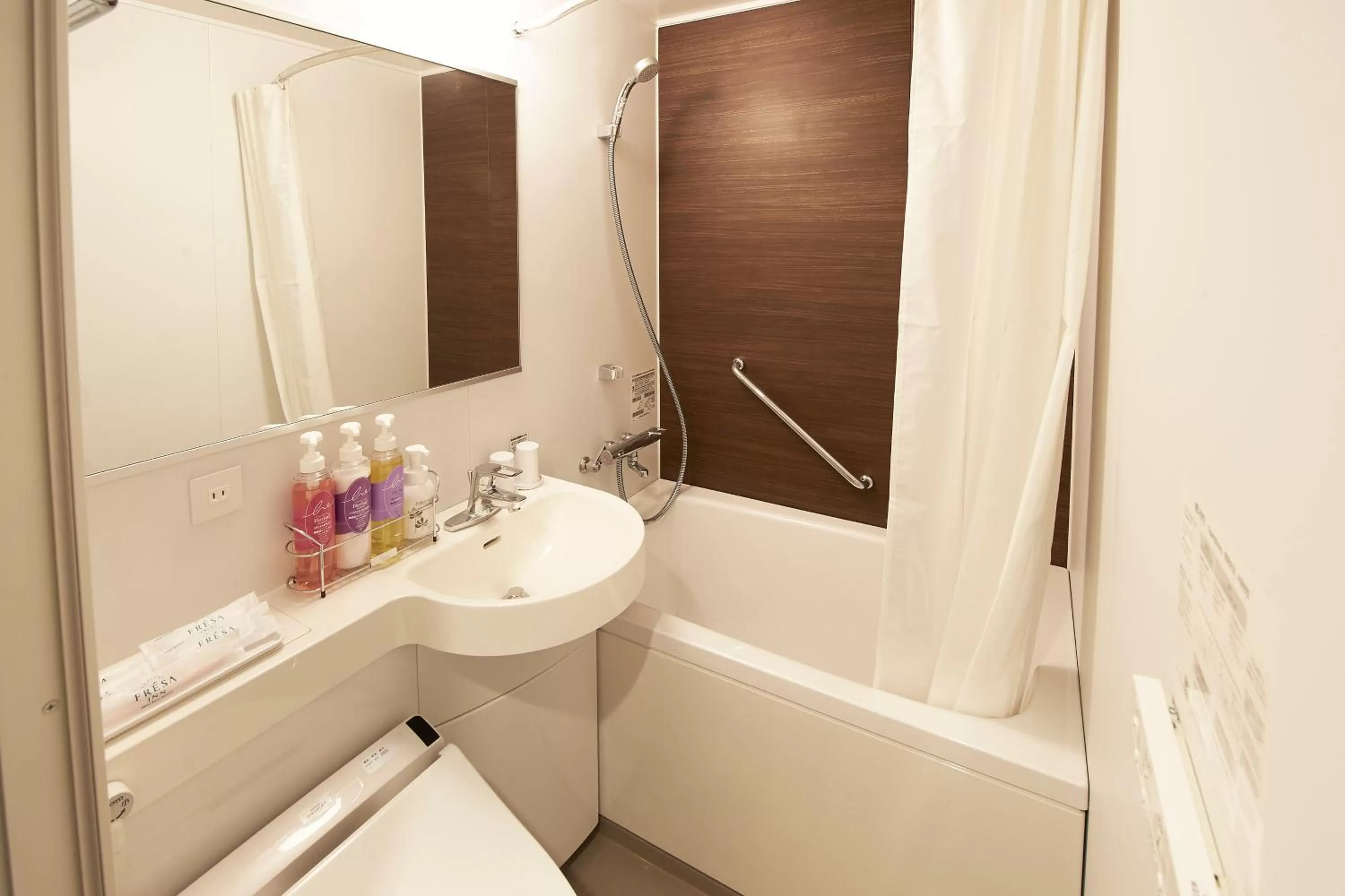 Photo of the whole room in Sotetsu Fresa Inn Tokyo Kanda