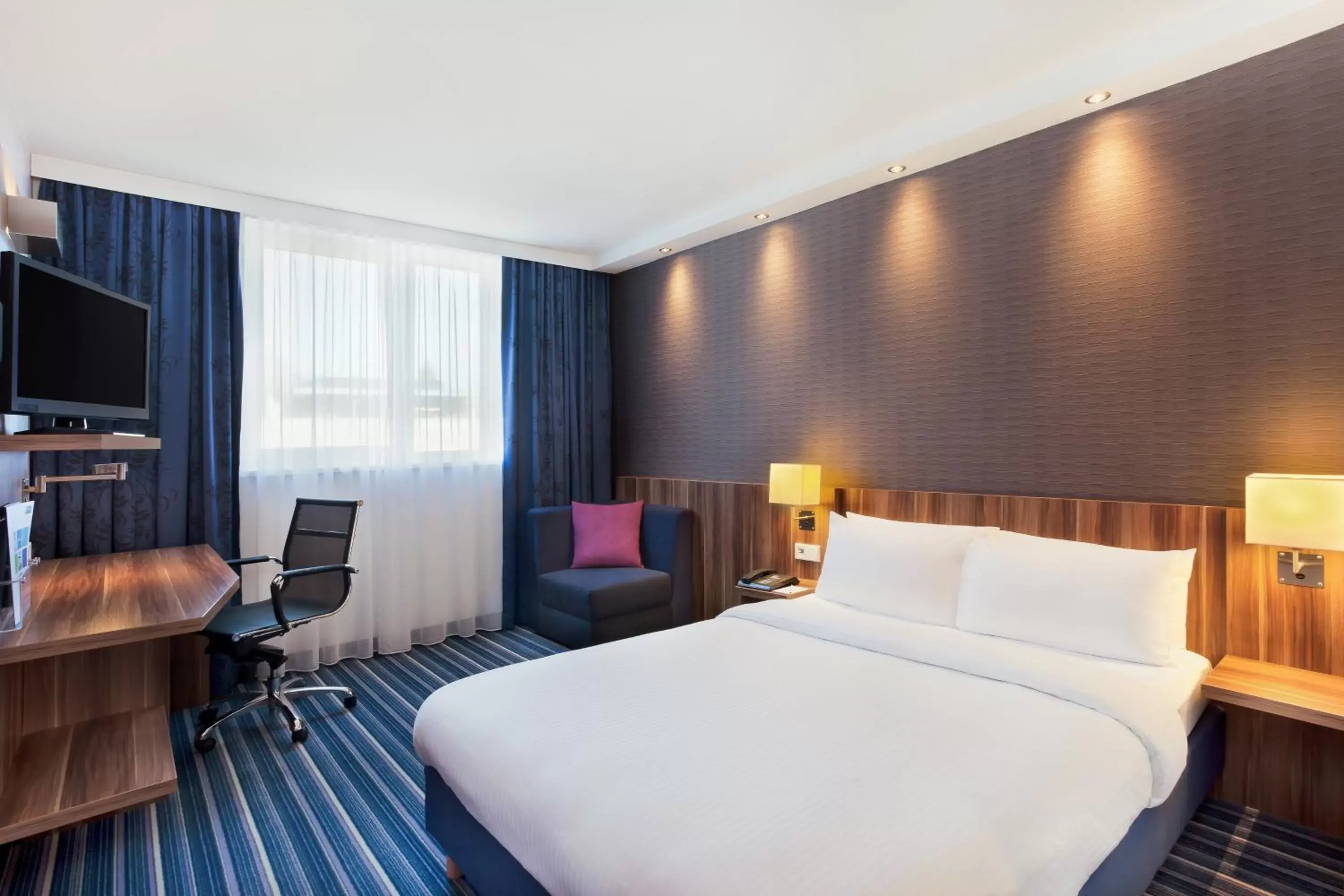 Photo of the whole room, Bed in Holiday Inn Express Augsburg, an IHG Hotel