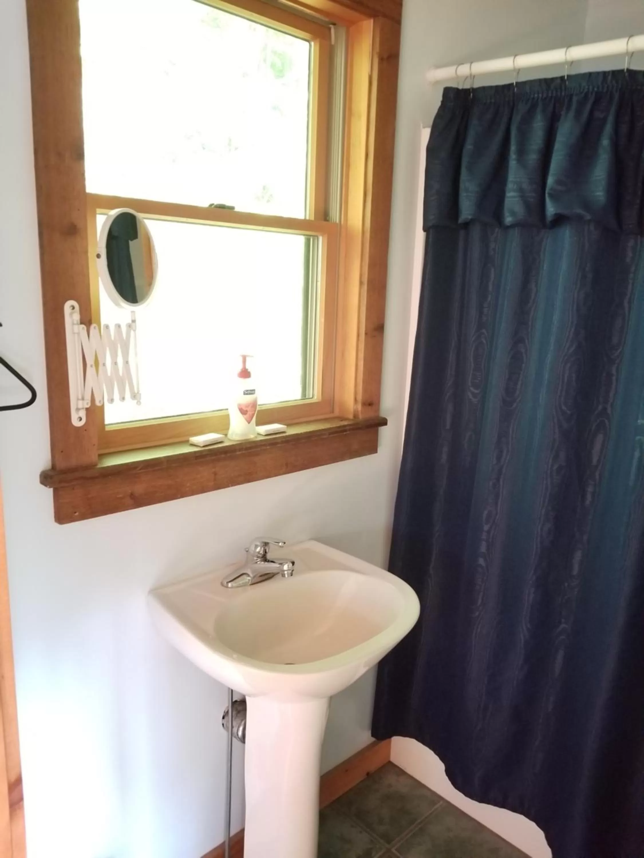 Bathroom in Trails End Inn