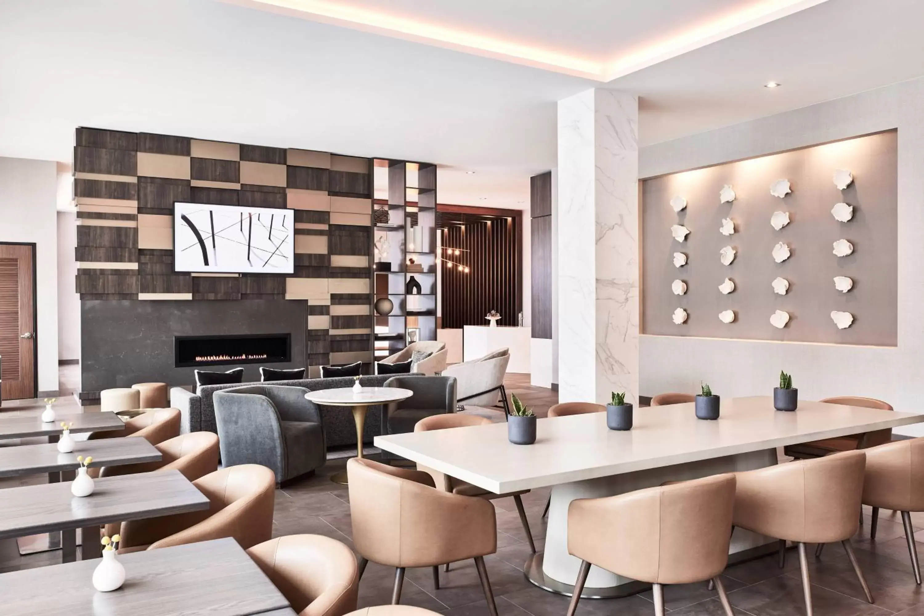 Lounge or bar in AC Hotel by Marriott Columbus Downtown