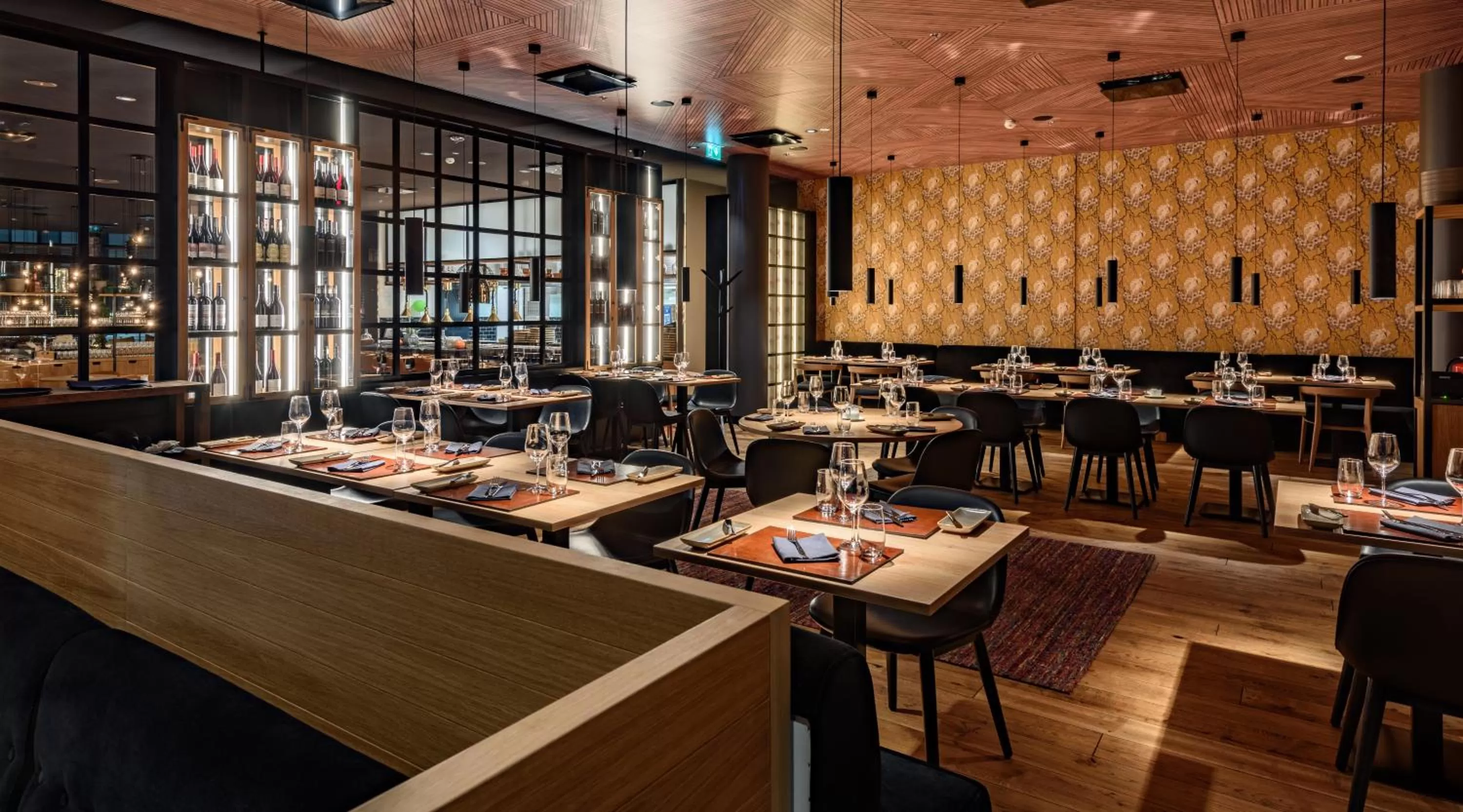 Restaurant/places to eat in Clarion Hotel Aviapolis