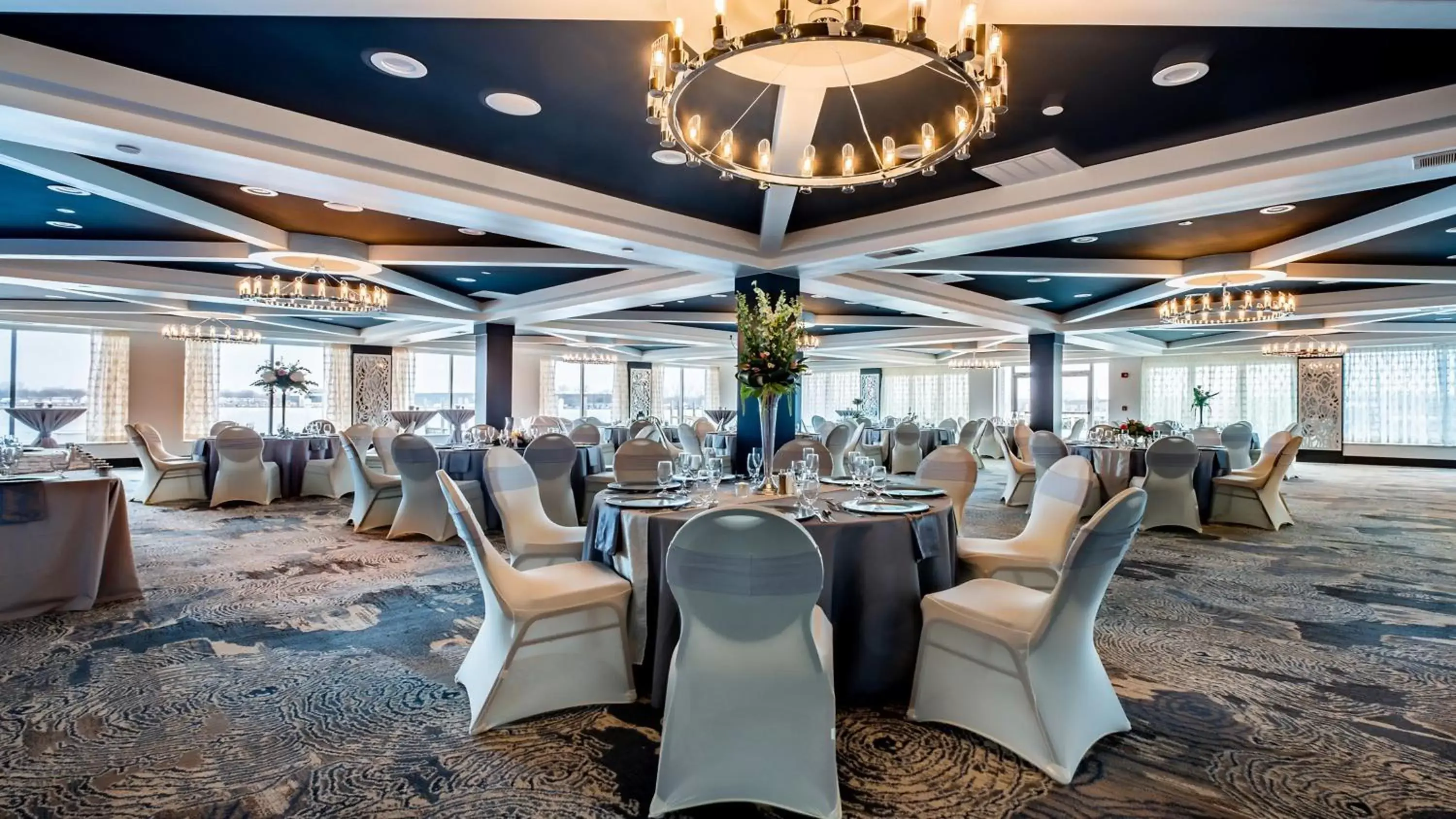Banquet/Function facilities, Restaurant/Places to Eat in Holiday Inn Grand Haven-Spring Lake, an IHG Hotel