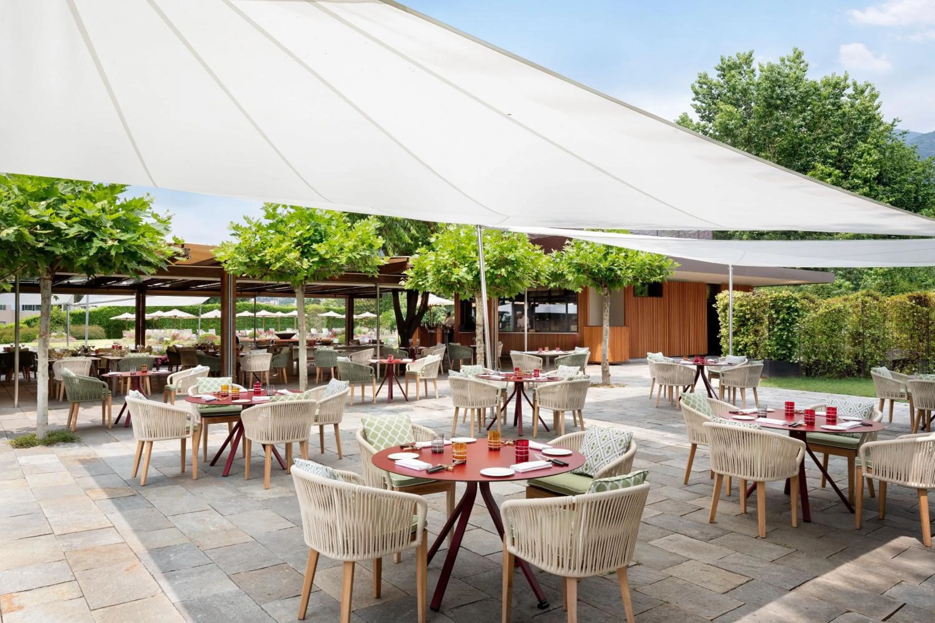 Restaurant/places to eat in Sheraton Lake Como Hotel