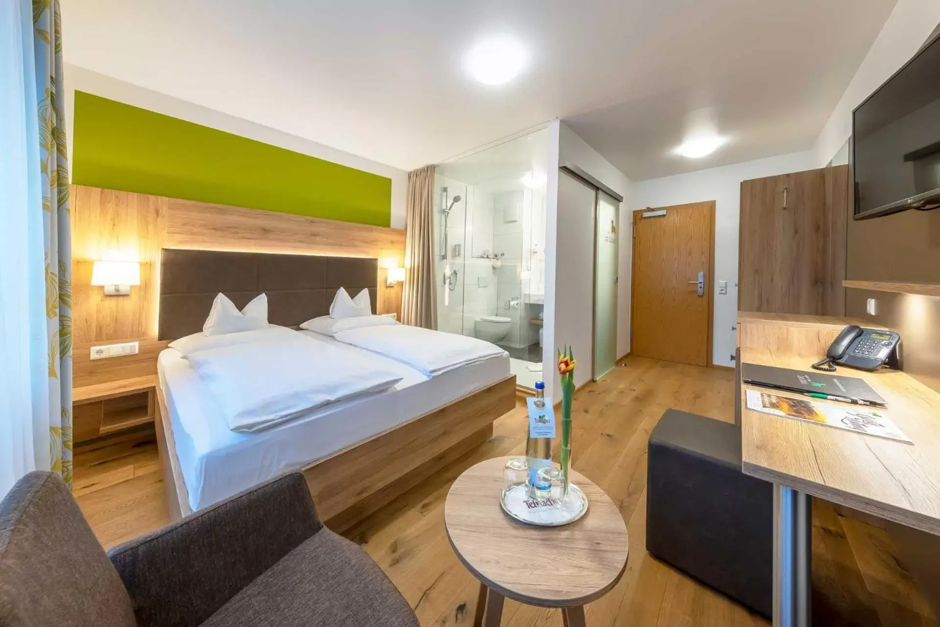 Deluxe Double Room in Gasthof - Hotel zum Ochsen GmbH Deluxe Double Room in Gasthof - Hotel zum Ochsen GmbH