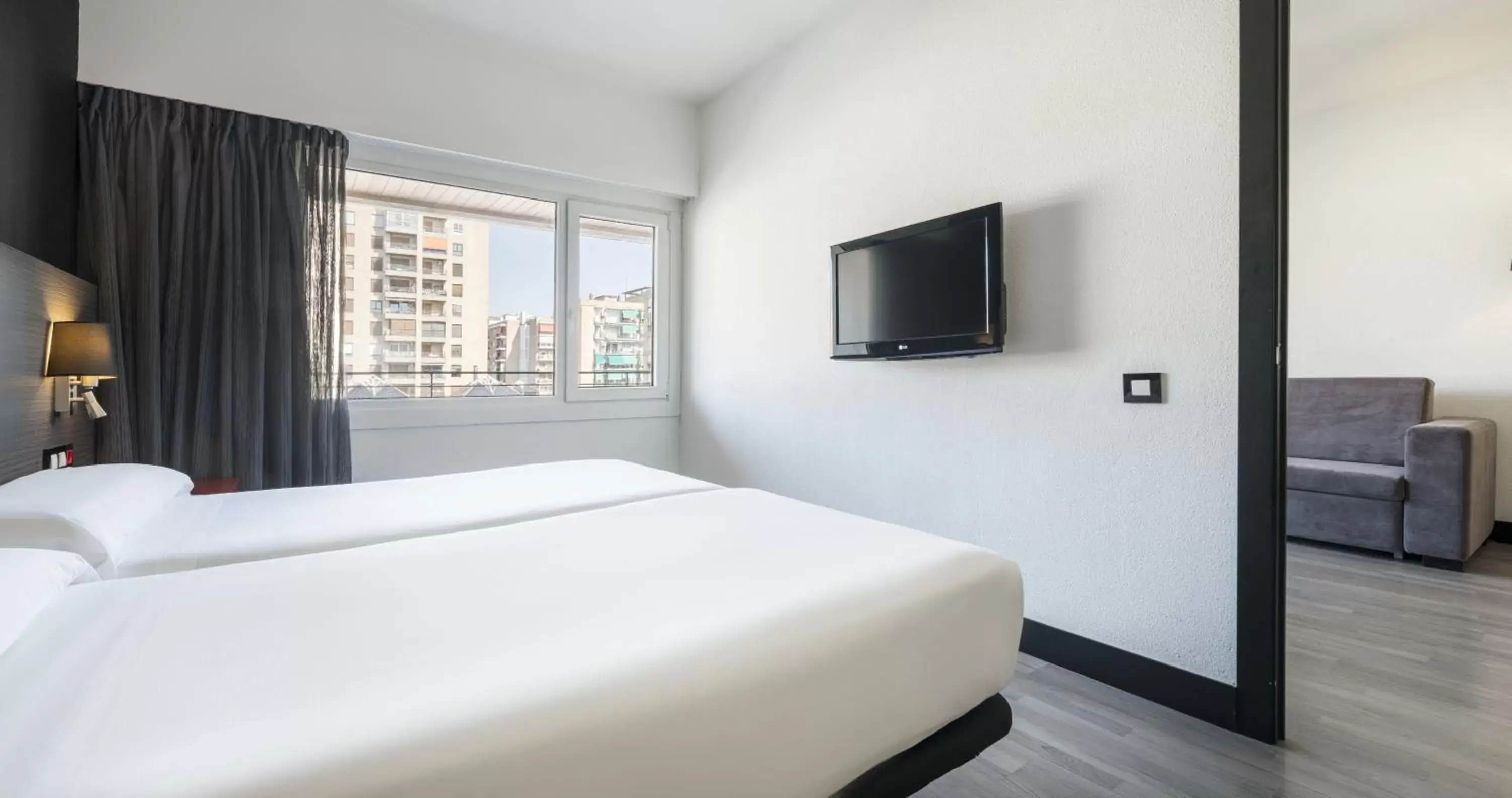 Premium Twin Room in Ilunion Romareda