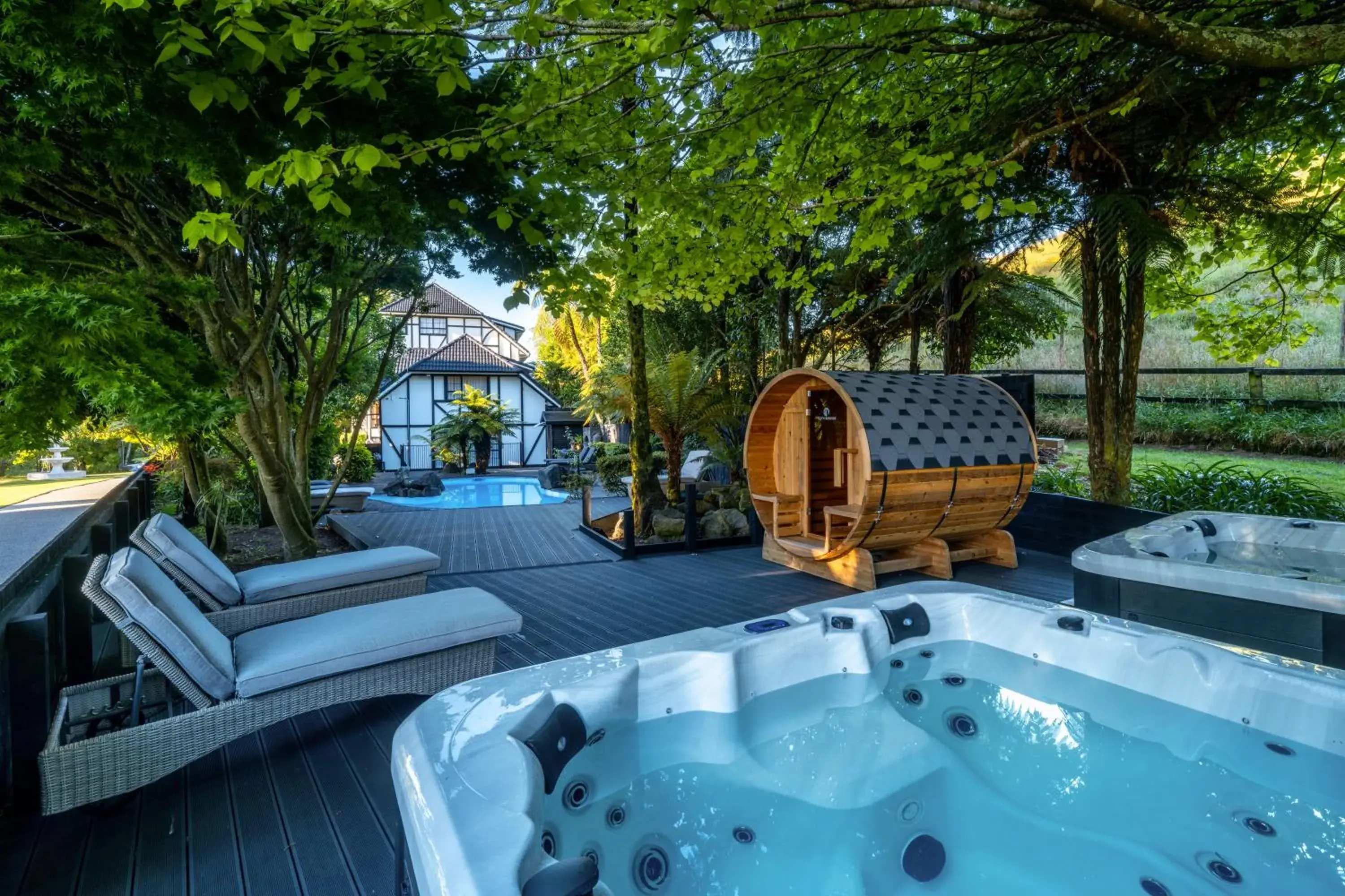 Swimming pool in Hana Lodge