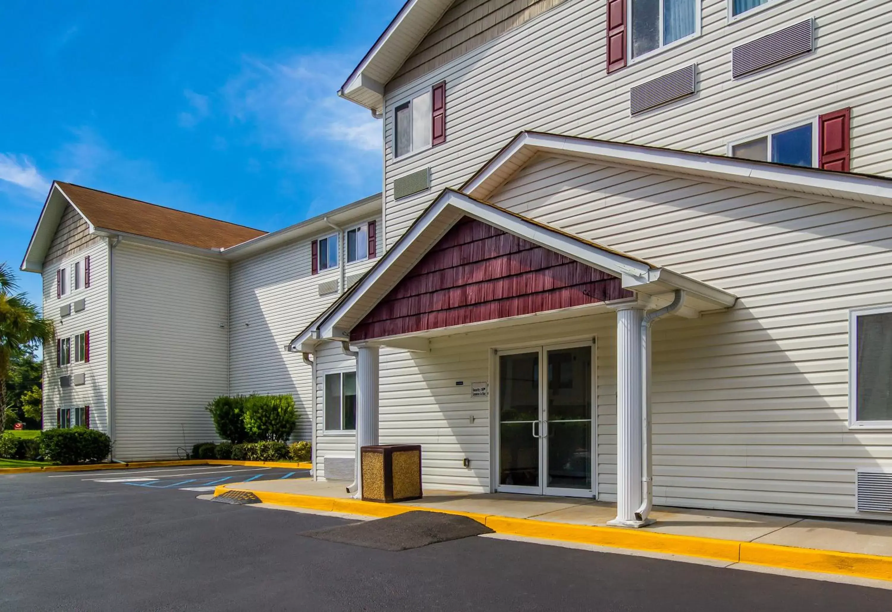 Property Building in Red Roof Inn Darien - I-95 North Brunswick