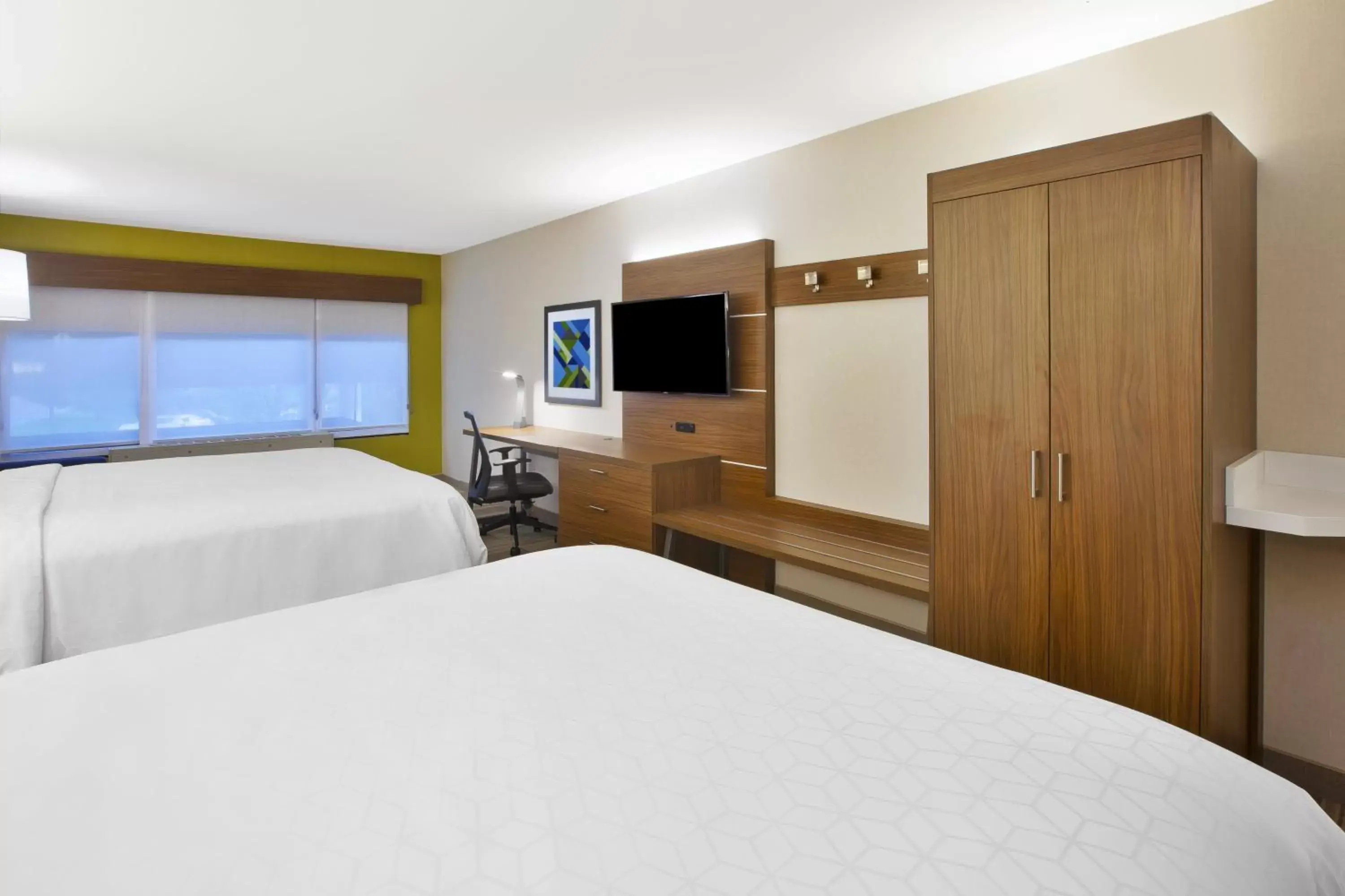 Photo of the whole room, Bed in Holiday Inn Express Rochester-Victor, an IHG Hotel