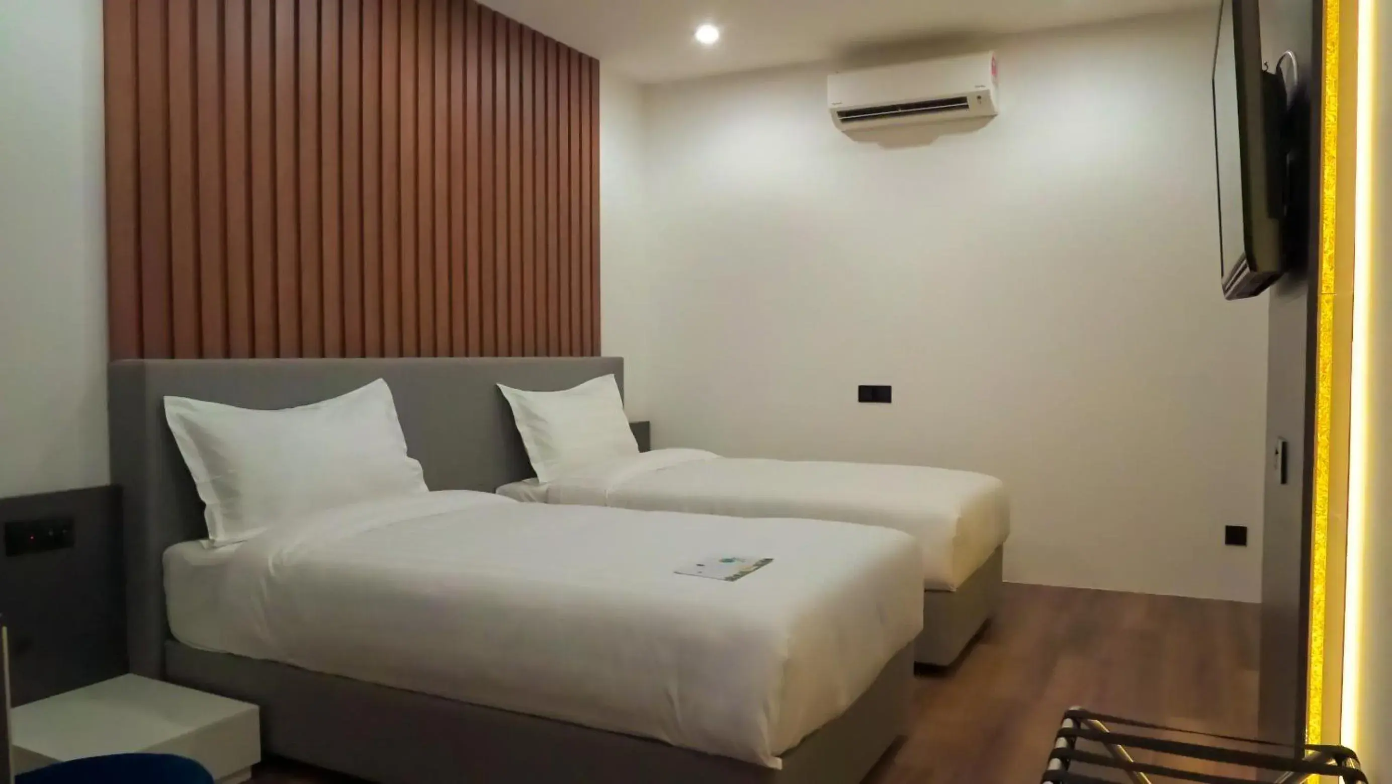 Bed in Regatta Suites Kozi Square Kuching