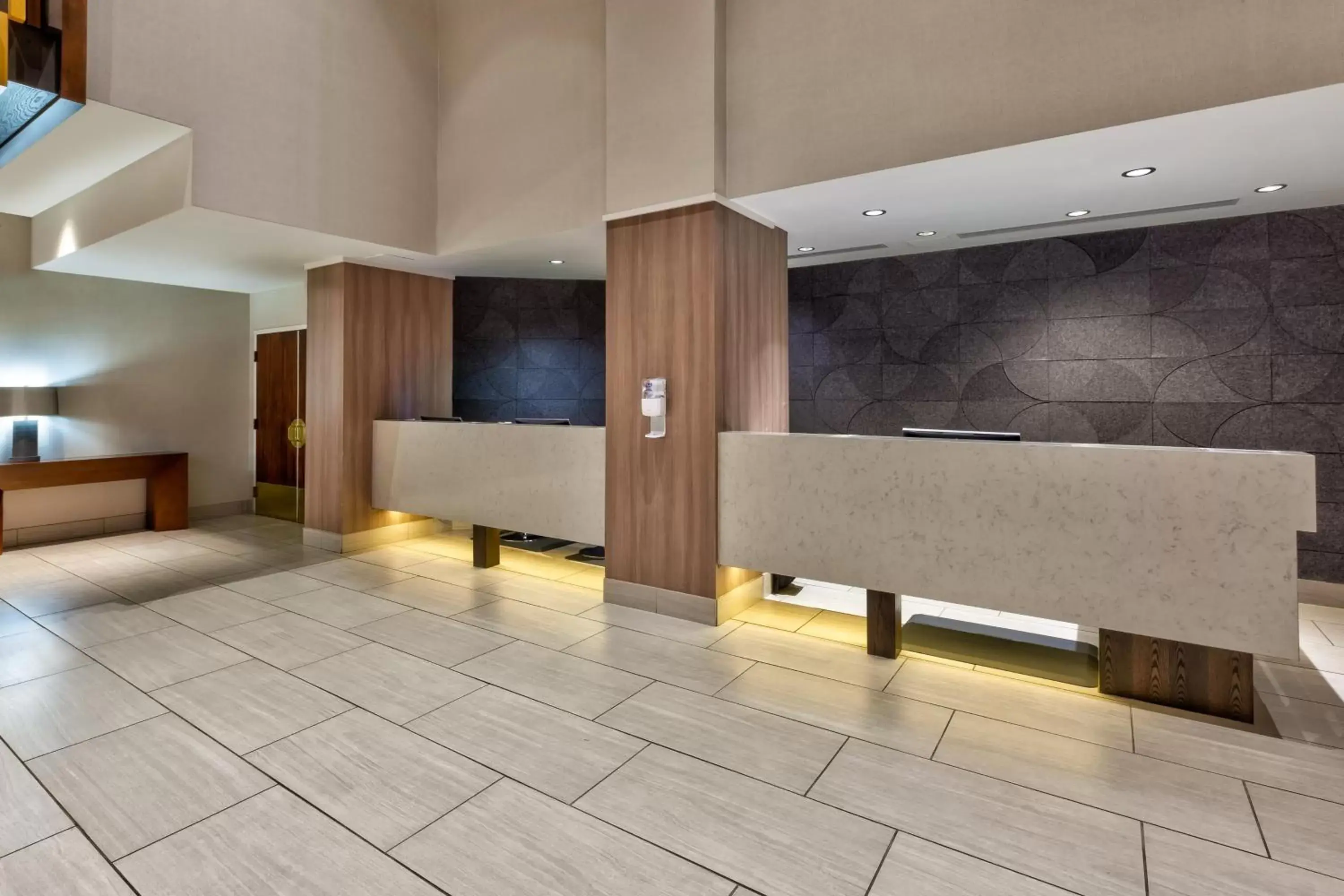 Property building, Lobby/Reception in Crowne Plaza Dulles Airport, an IHG Hotel
