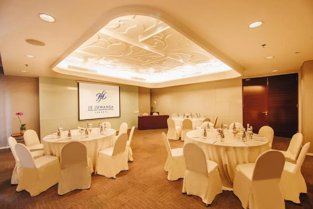 Property building in JS Luwansa Hotel & Convention Center Property building in JS Luwansa Hotel & Convention Center