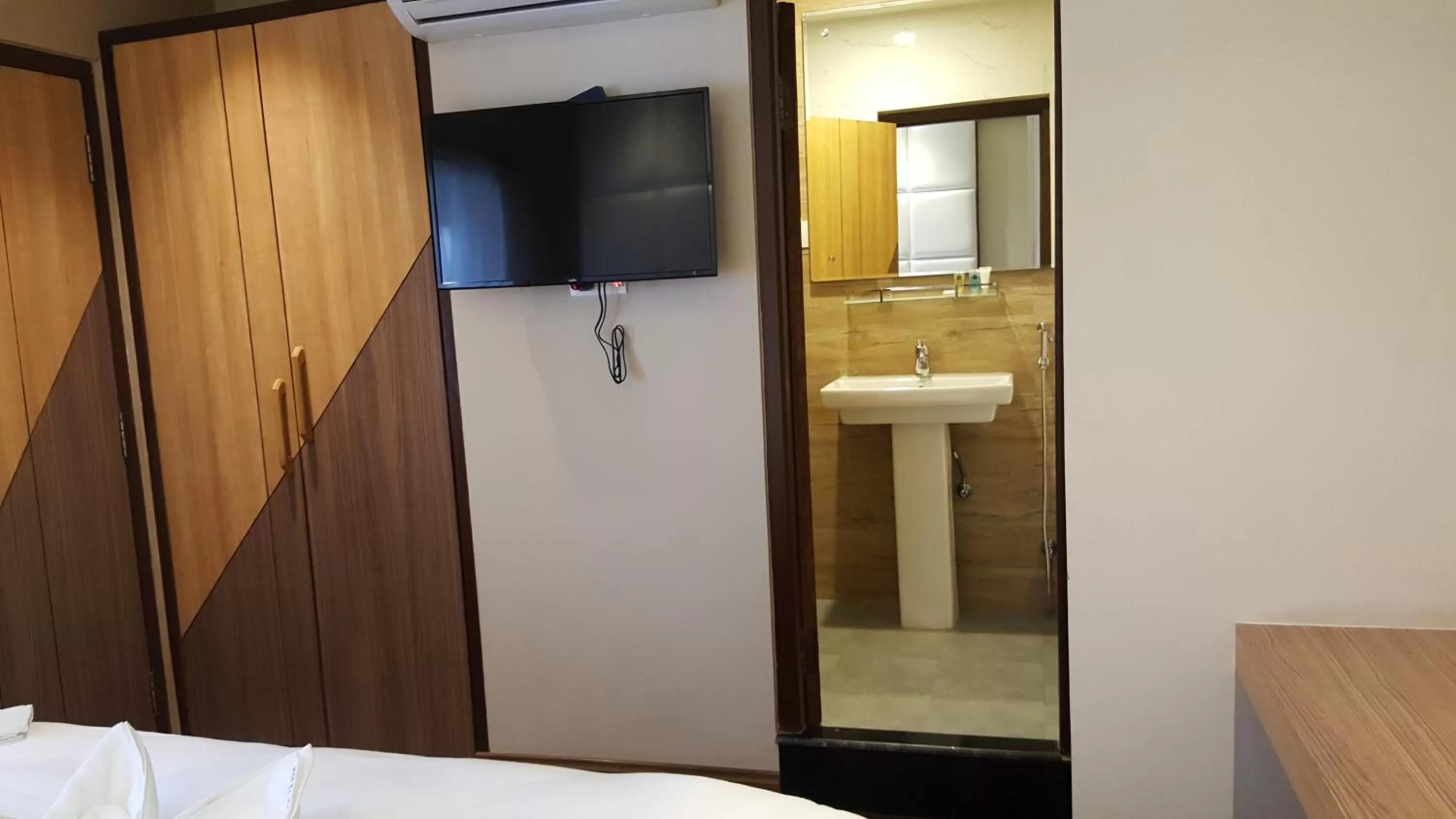 Toilet, Bed in Hotel Bihani