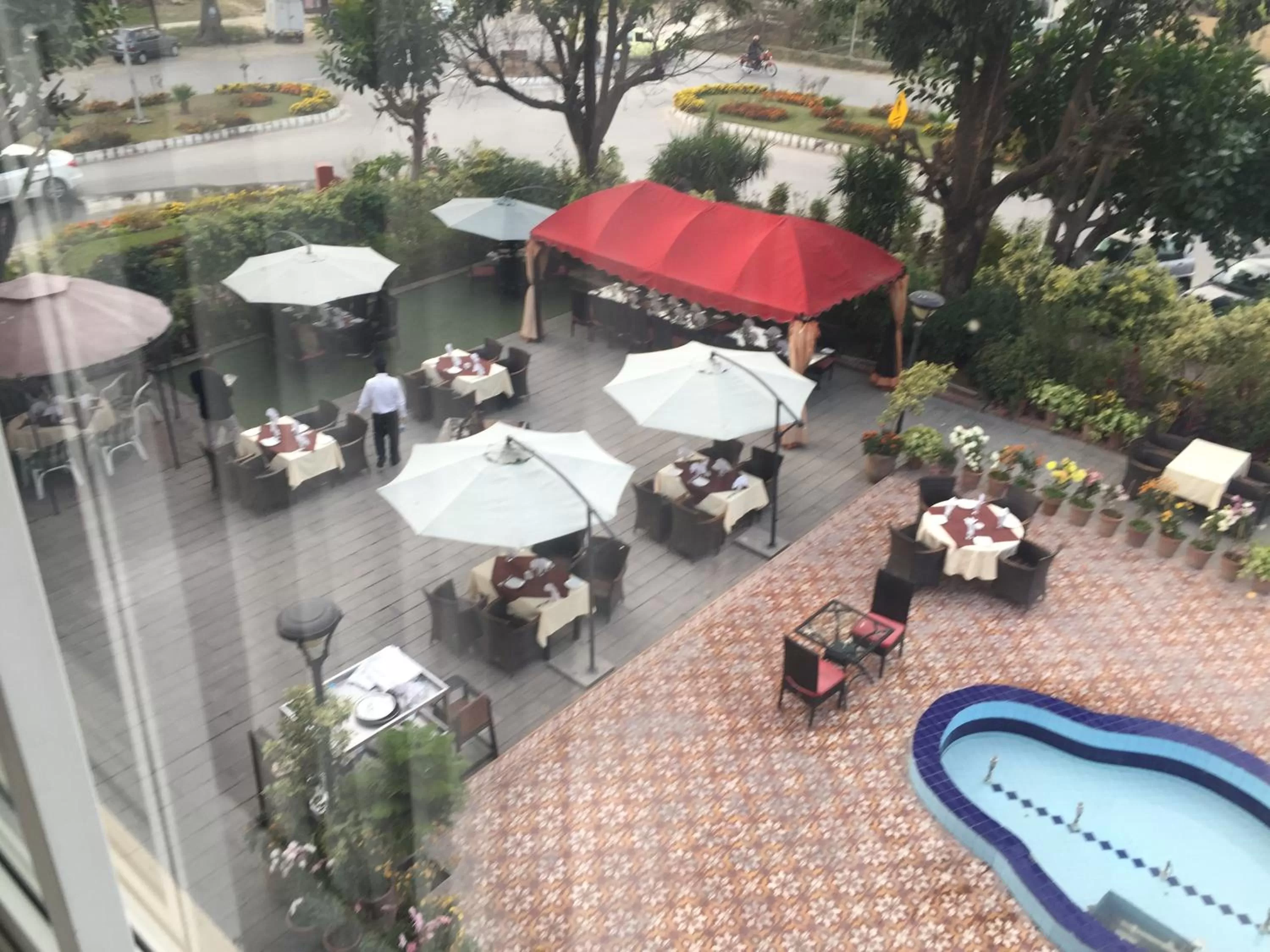 Restaurant/places to eat in Jasmine Inn