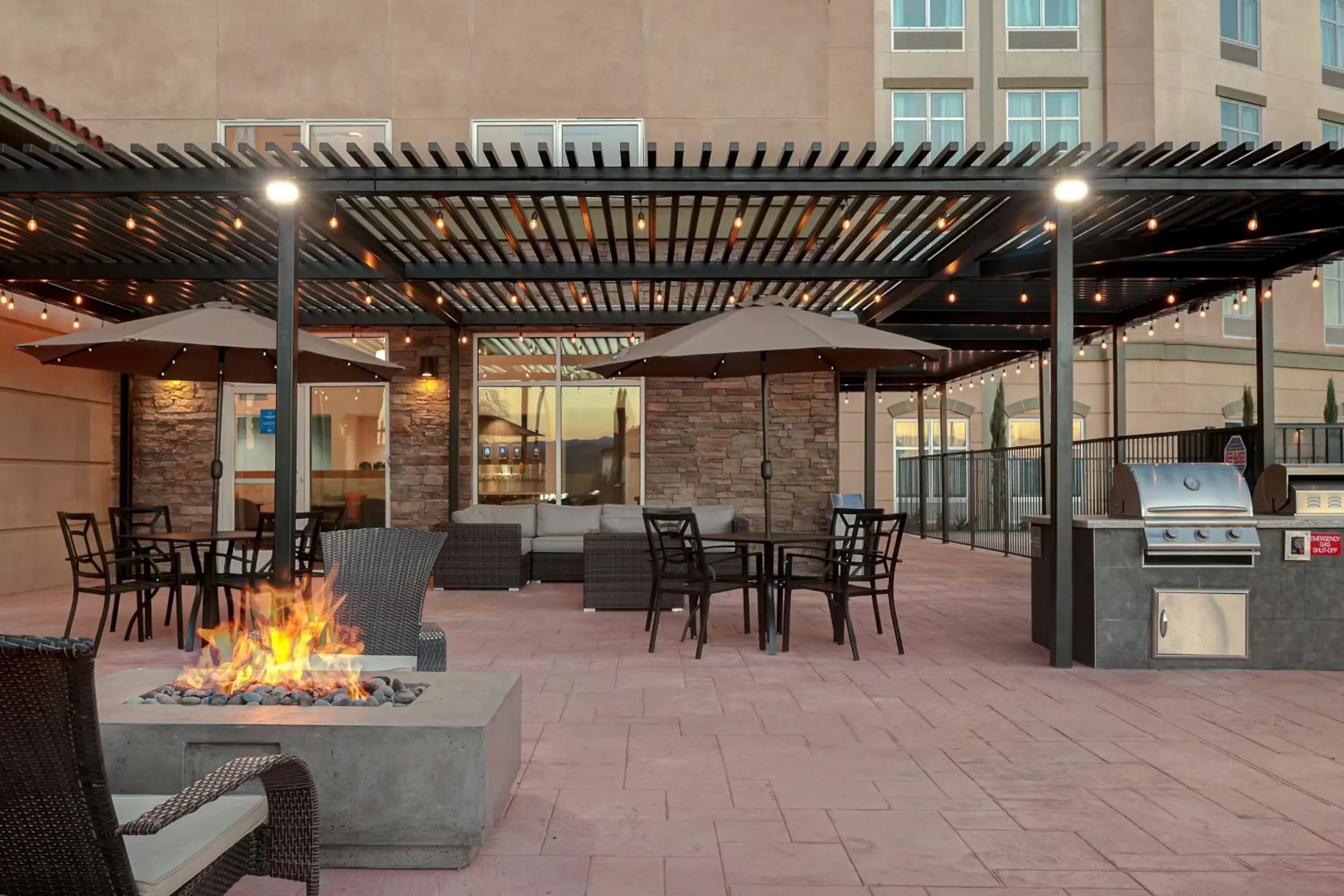 Property building, Restaurant/Places to Eat in Homewood Suites By Hilton Santa Clarita/Valencia, Ca