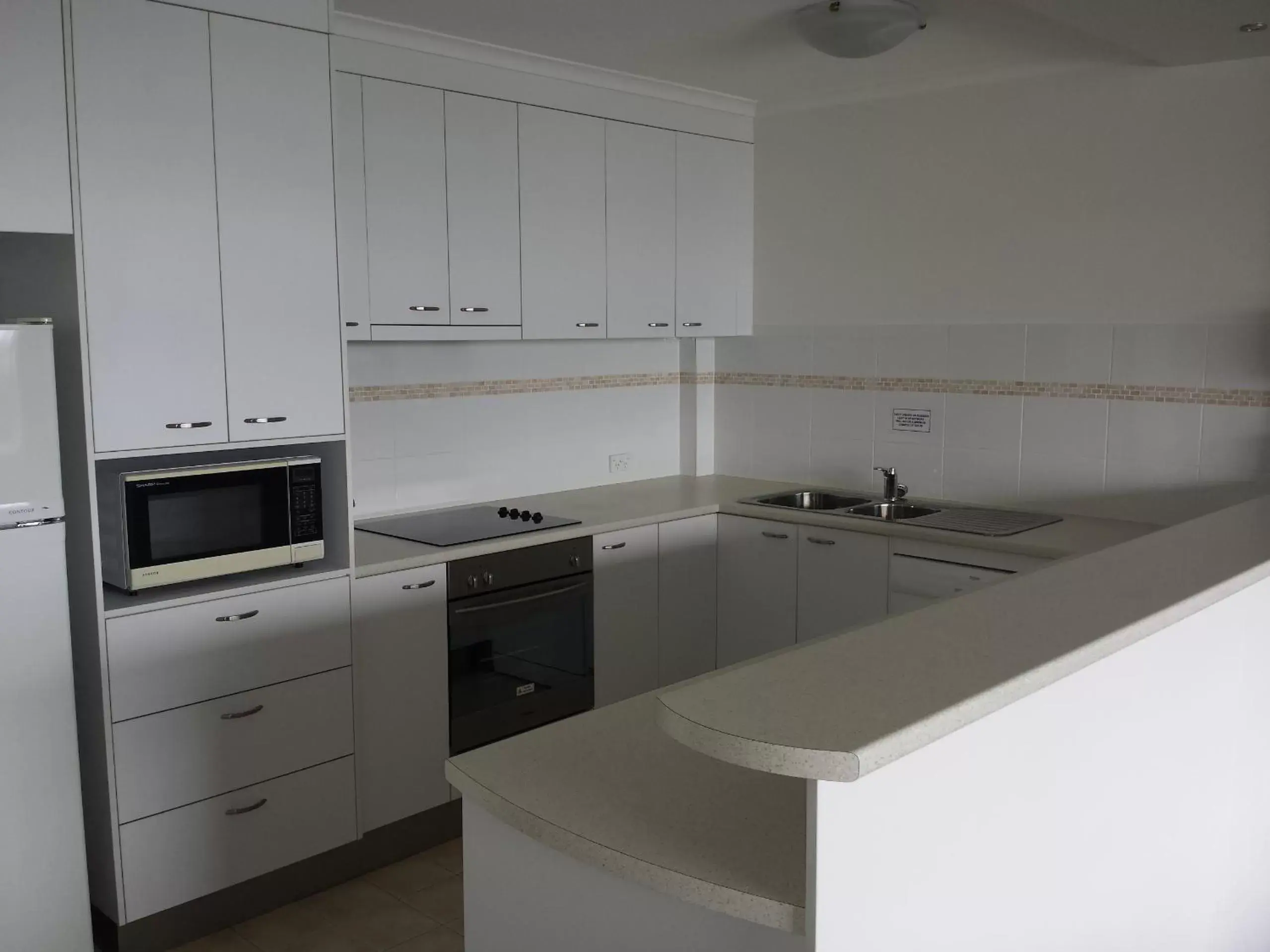 Kitchen or kitchenette, Kitchen/Kitchenette in Kirribilli Apartments