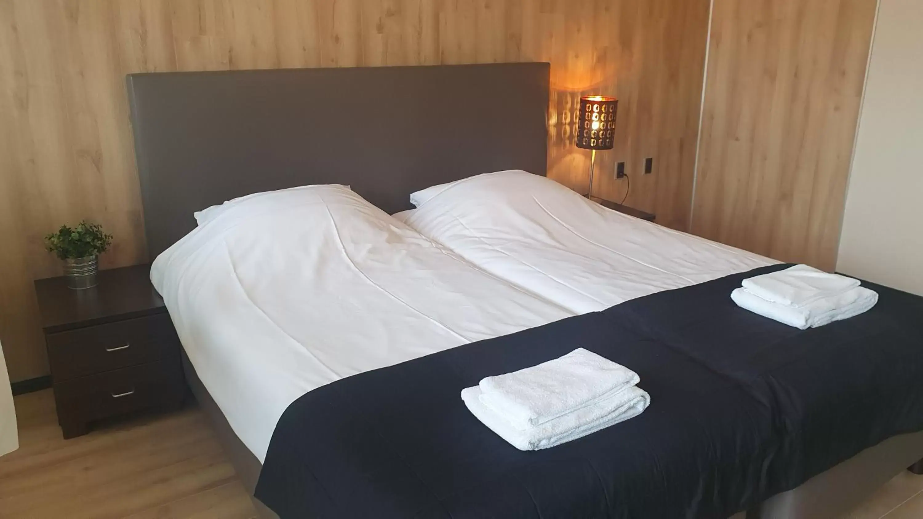 Triple Room - single occupancy in Grand Café Goejje Triple Room - single occupancy in Grand Café Goejje