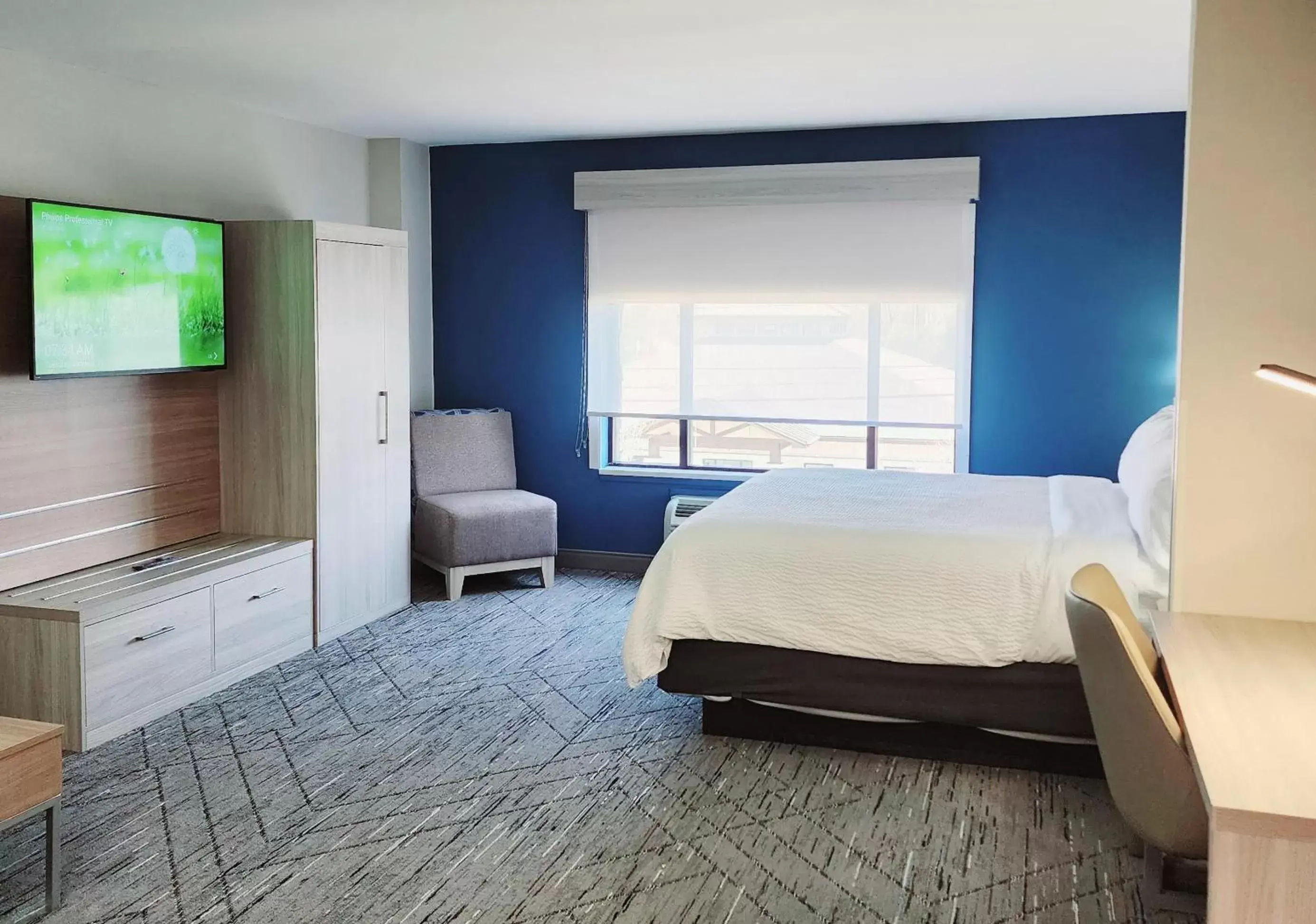 Bed in Holiday Inn Express & Suites Lexington, an IHG Hotel