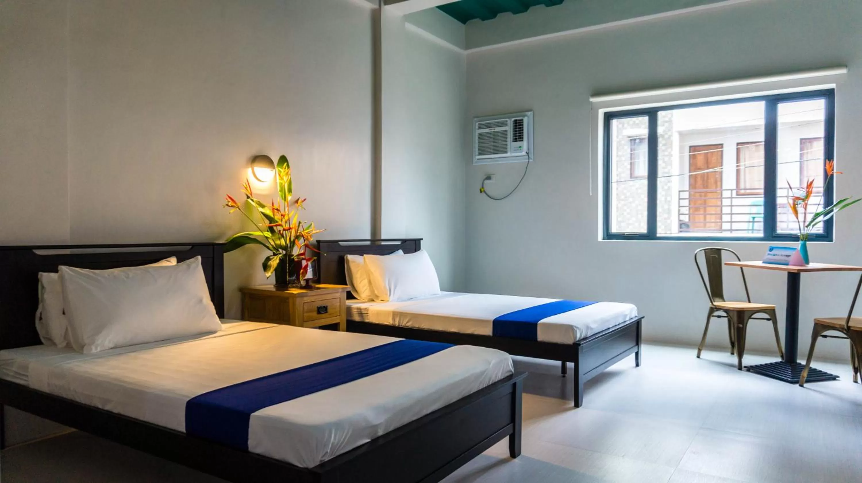 Bed in South Anchorage Inn