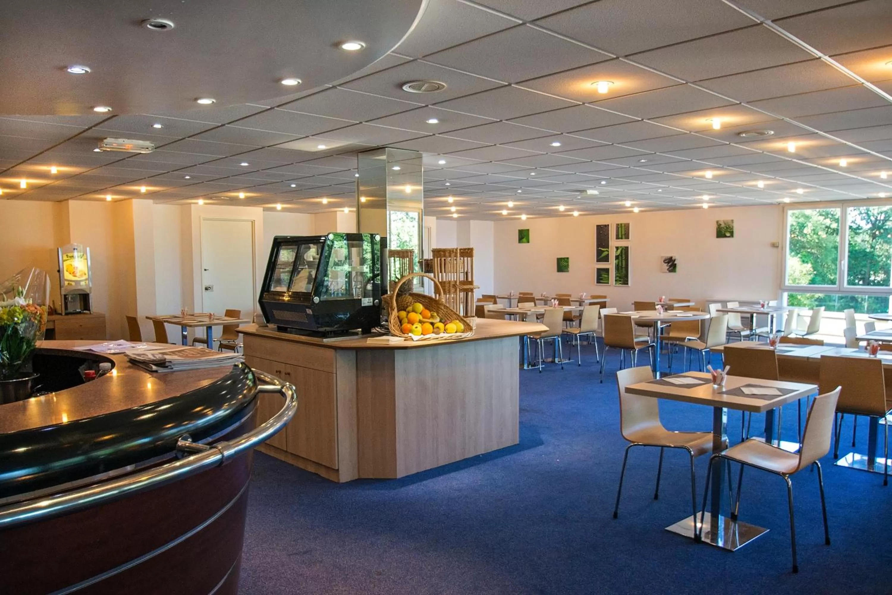 Breakfast in Kyriad Nemours