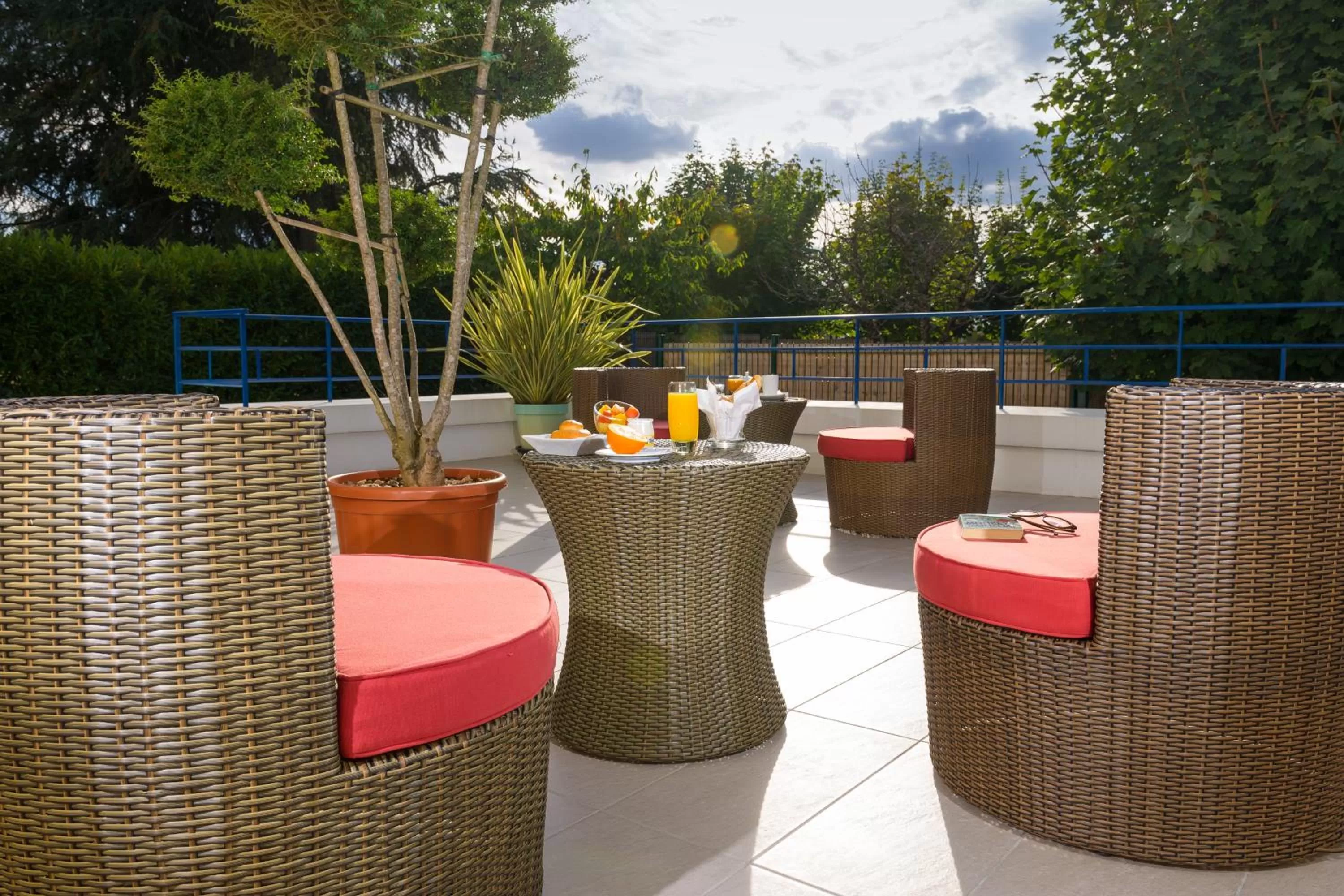 Balcony/Terrace in Best Western Le Vinci Loire Valley