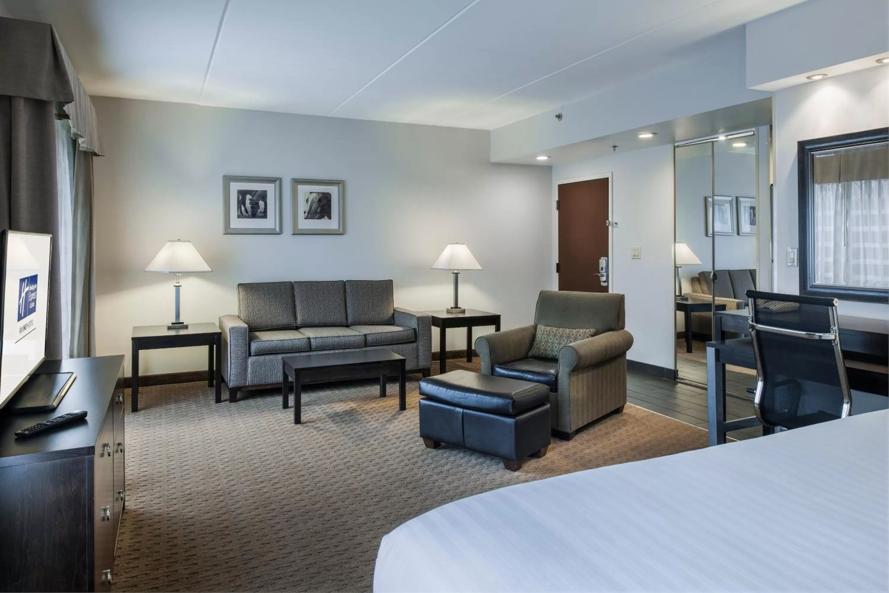 Seating area, Bed in Holiday Inn Express & Suites Laurel Lakes by IHG