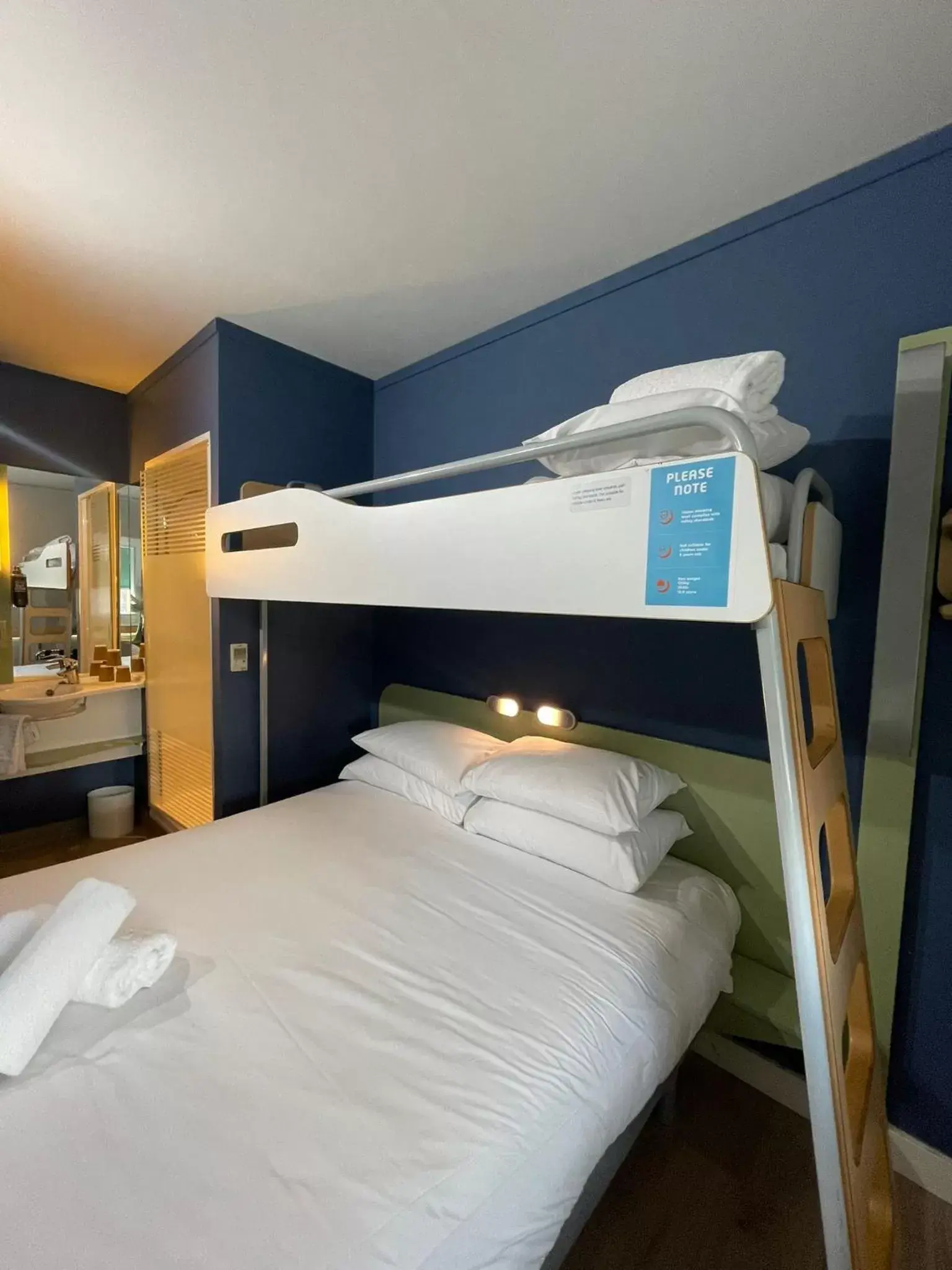 Bedroom, Bunk Bed in ETAP Hotel Belfast