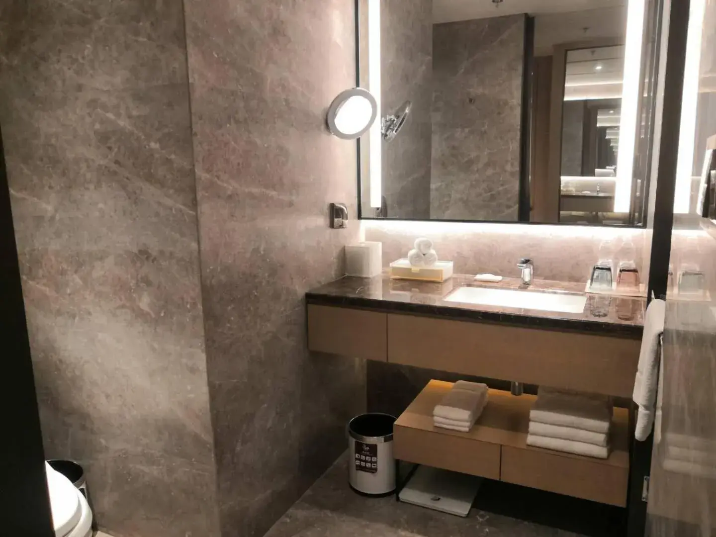 Property building, Bathroom in Courtyard By Marriott Shanghai Hongqiao