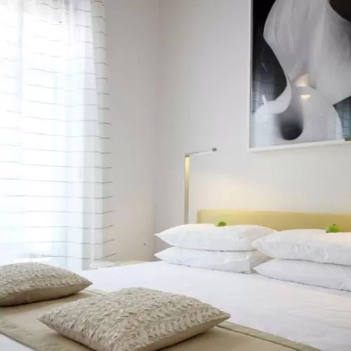 Bed in The Sumner Hotel