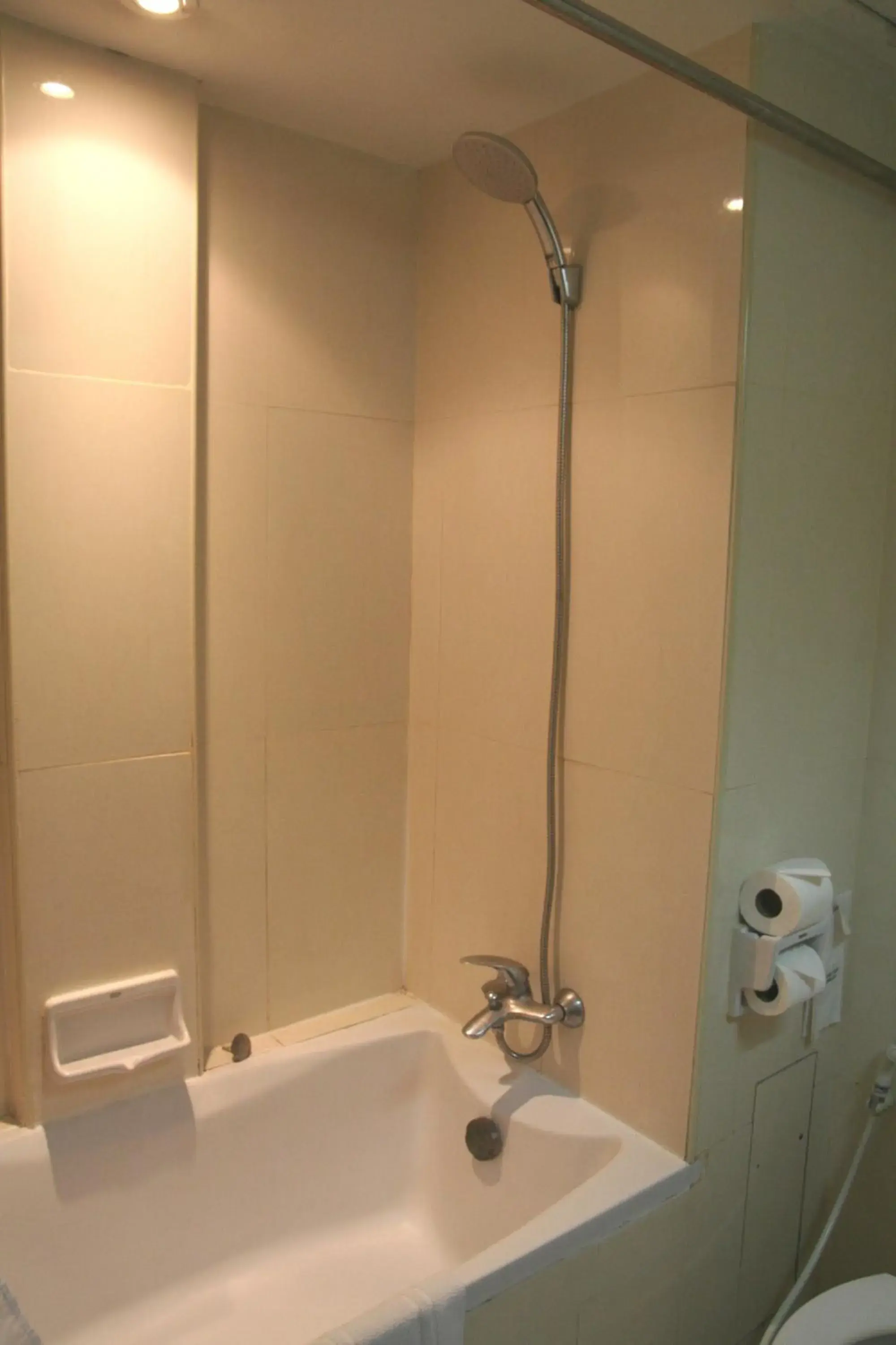 Shower, Bathroom in Grand Inn Hotel